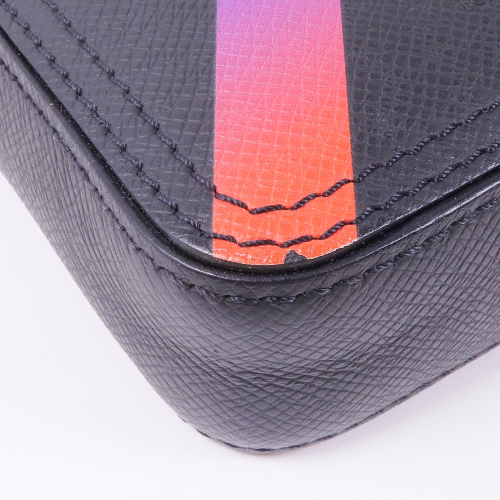 LOUIS VUITTON Taiga Danube Messenger肩背袋