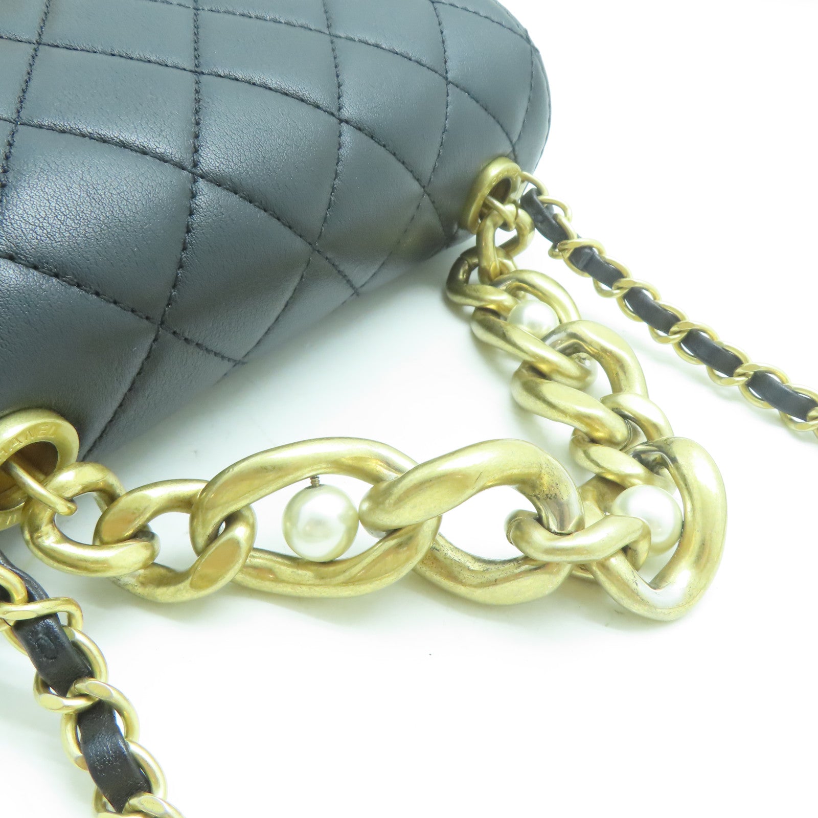 CHANEL 菱格牛皮皮革Pearl Mini Flap金扣鏈帶肩背袋黑色