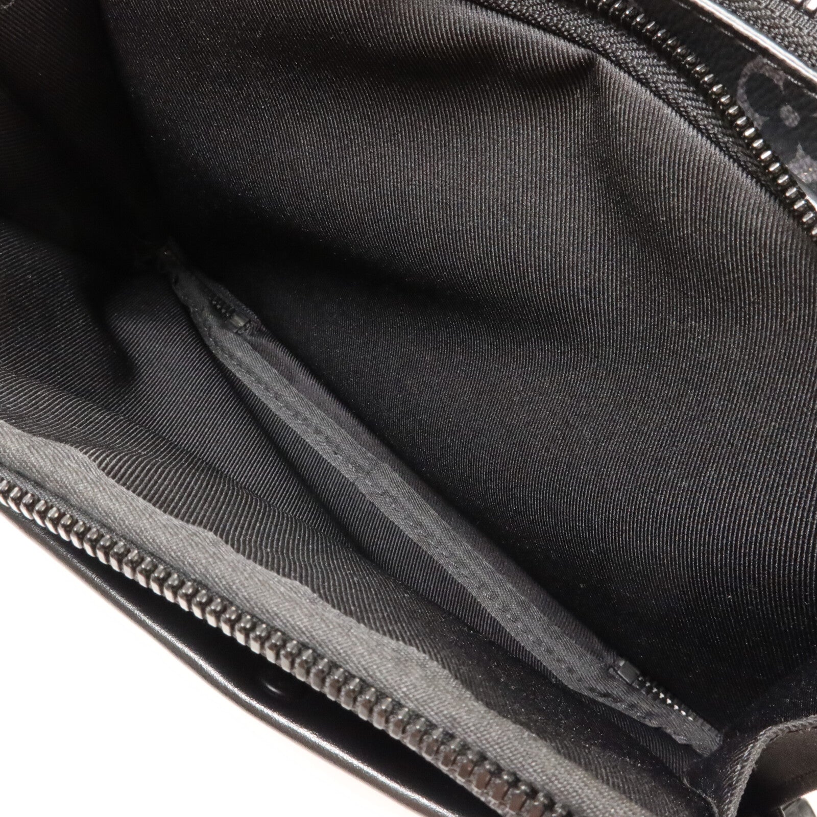 LOUIS VUITTON Monogram Eclipse Alpha Messenger肩背袋