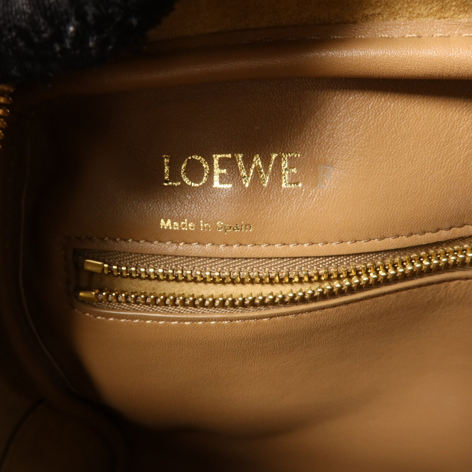 LOEWE 牛皮皮革Amazona 23手挽肩背兩用袋