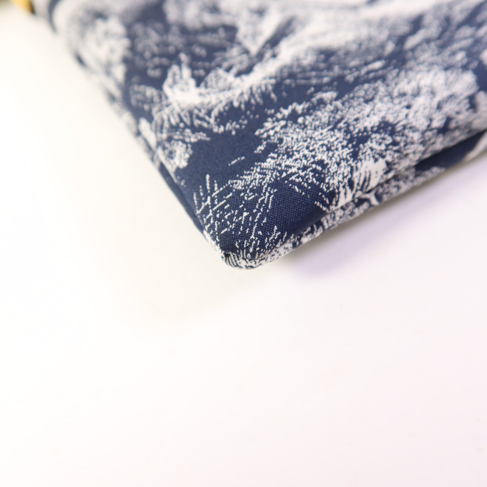 Dior 尼龍Phone Pouch With Strap金扣肩背袋