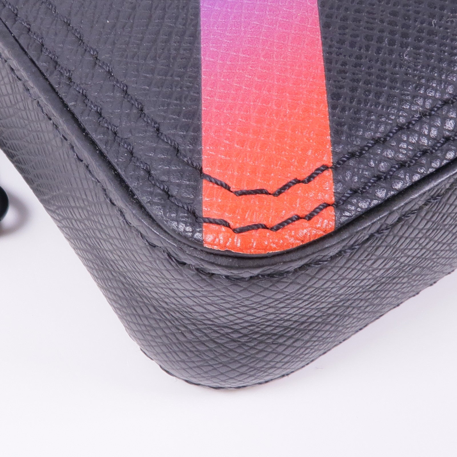 LOUIS VUITTON Taiga Danube Messenger肩背袋