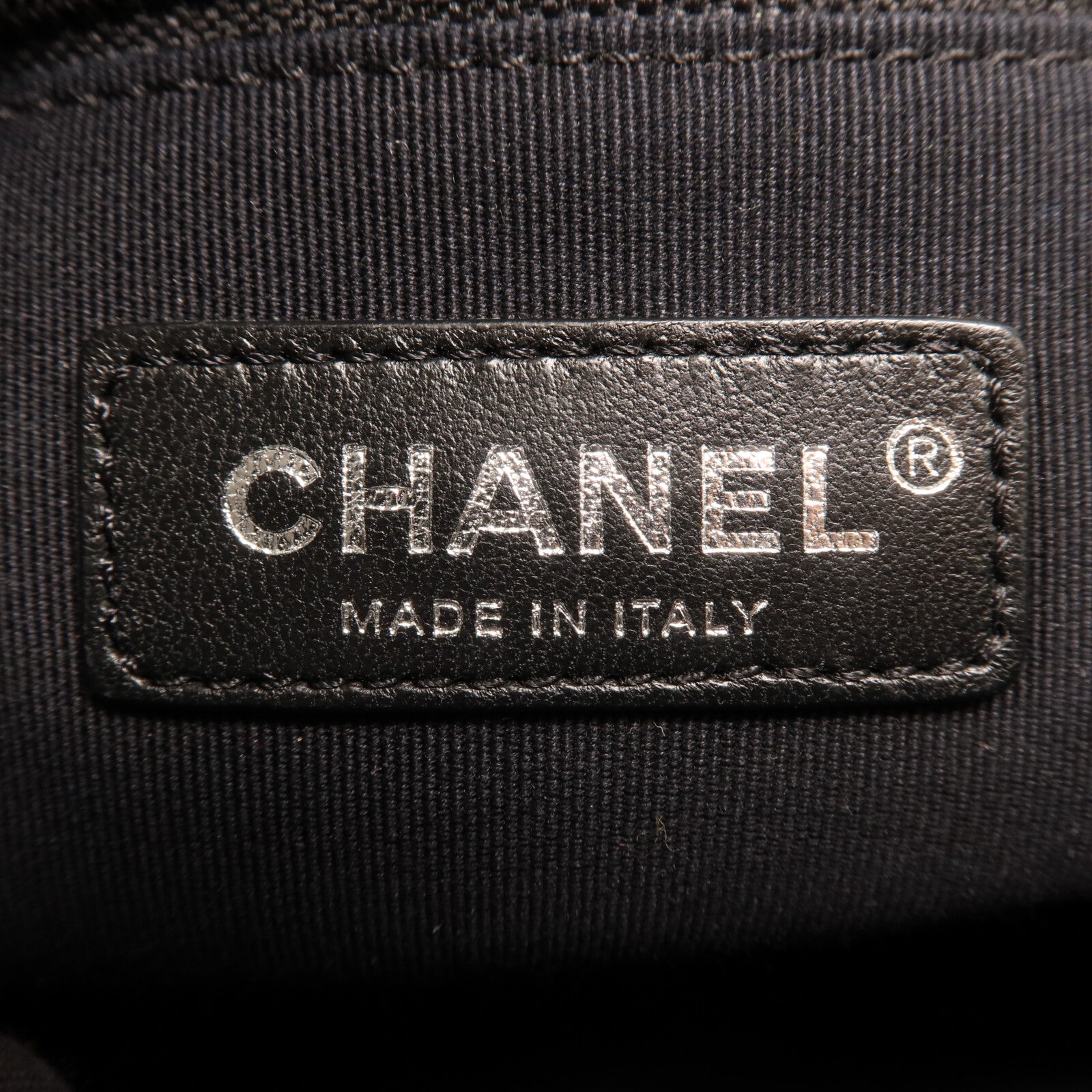 CHANEL 牛皮皮革Boy 28銀扣鏈帶肩背袋