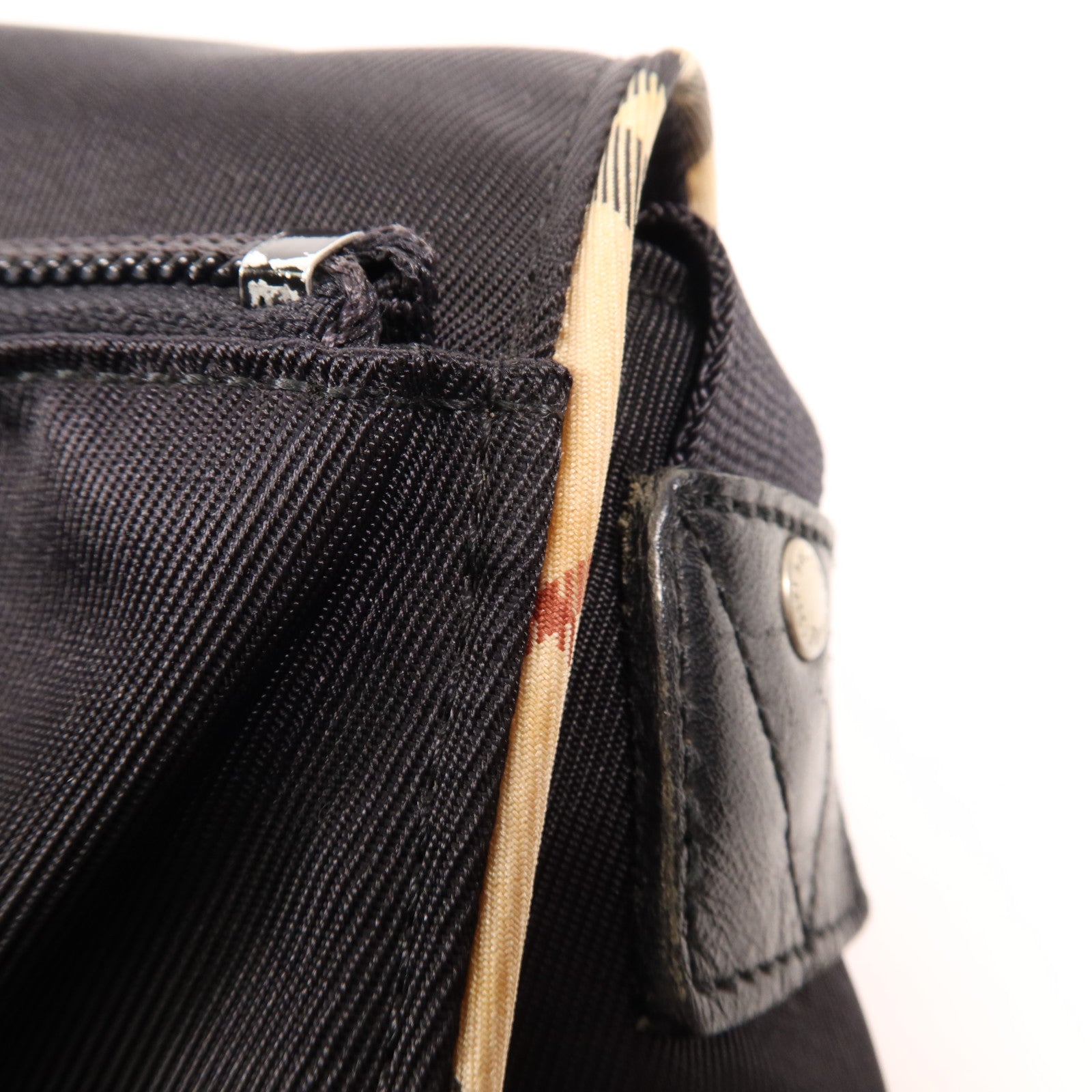 BURBERRY 尼龍Shoulder Bag銀扣肩背袋