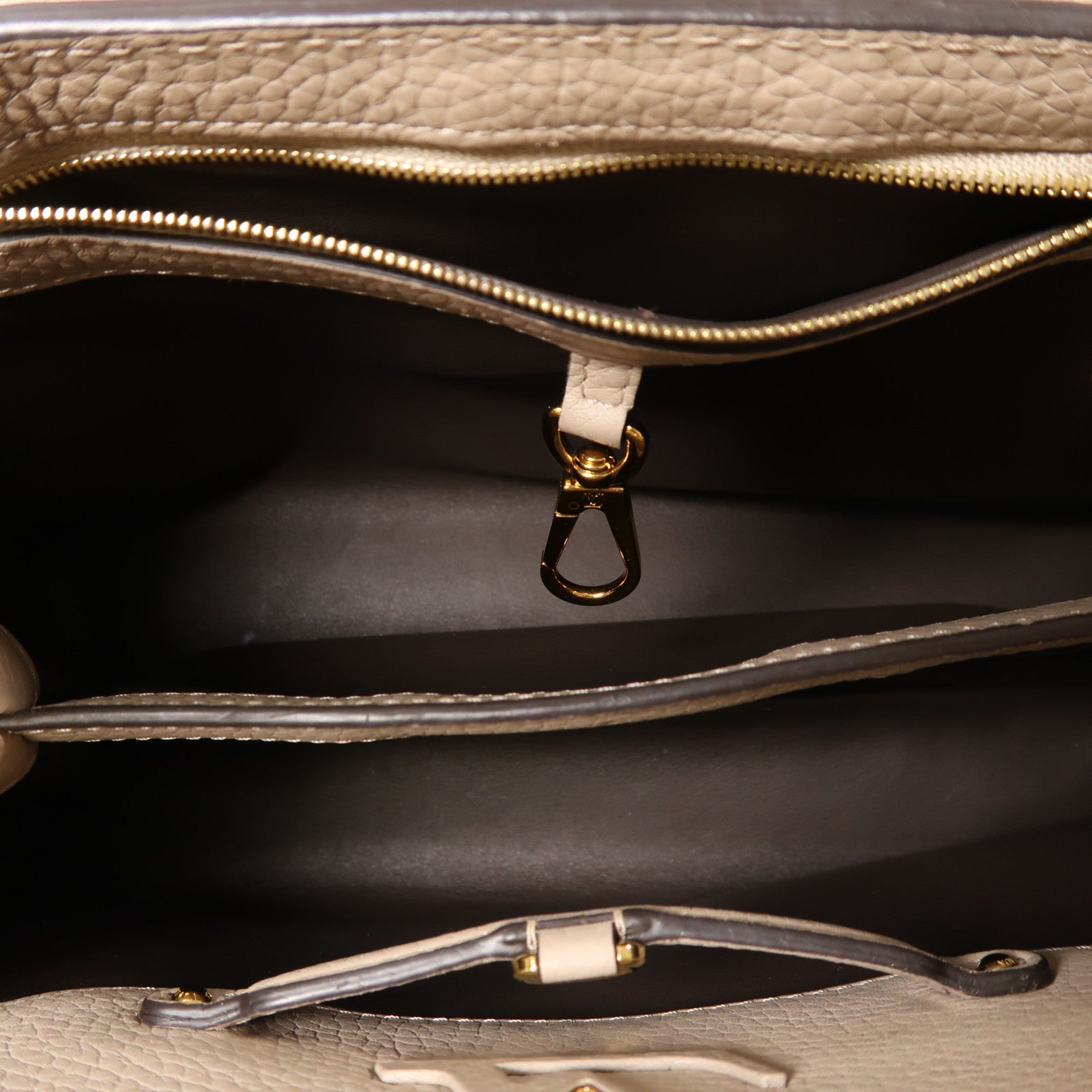 LOUIS VUITTON 牛皮皮革Capucines MM金扣手挽肩背兩用袋