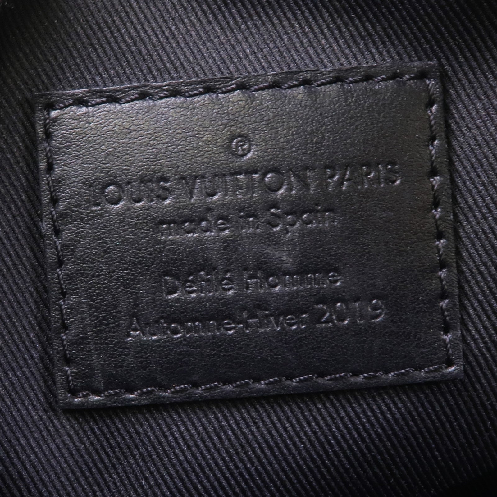 LOUIS VUITTON 【激減優惠】Taiga Danube Messenger肩背袋