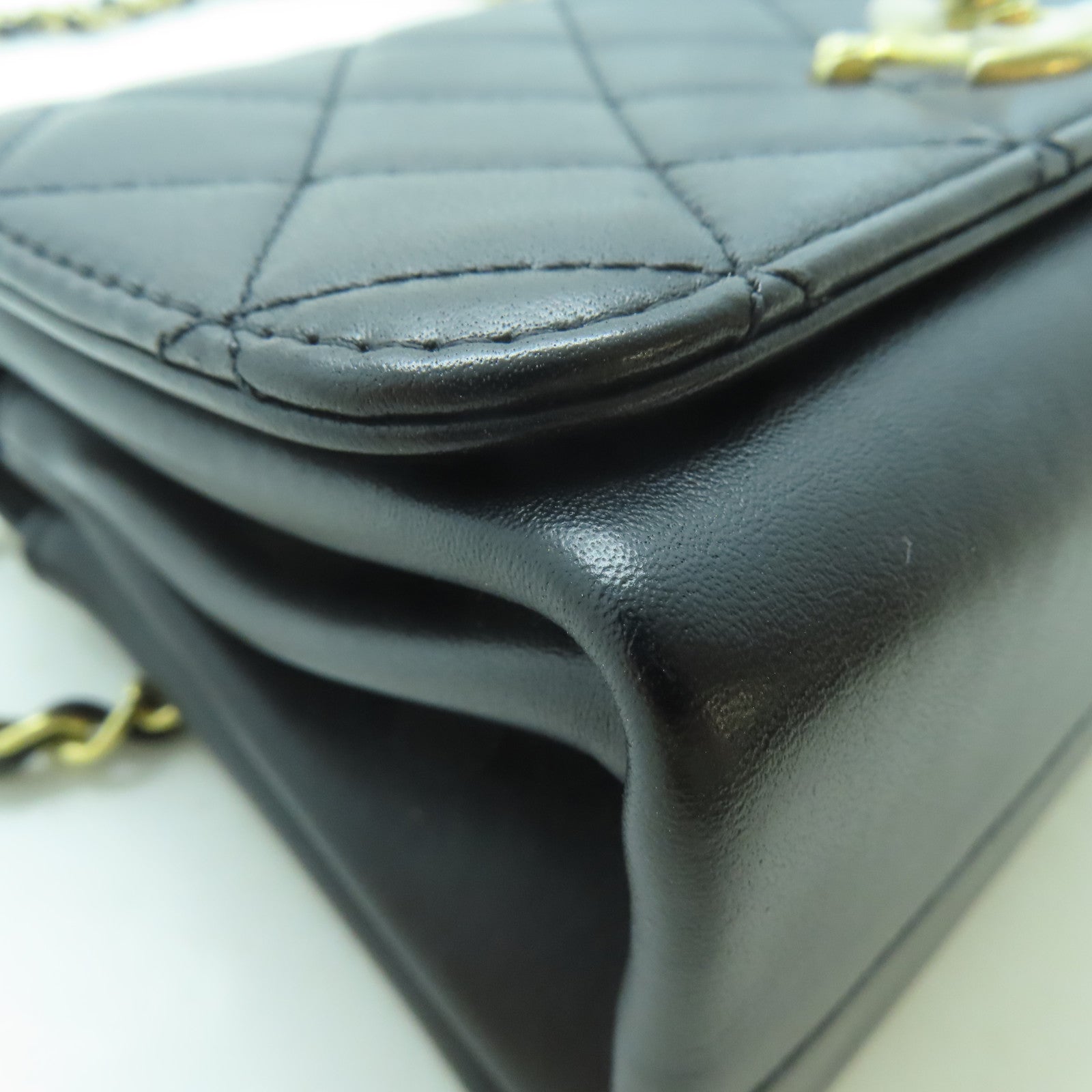 CHANEL 菱格牛皮皮革Pearl Mini Flap金扣鏈帶肩背袋黑色