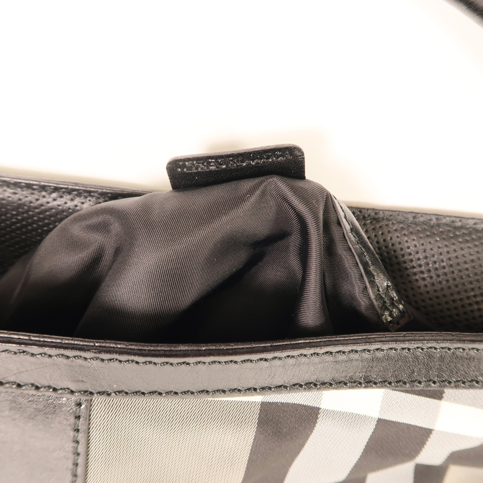 BURBERRY 尼龍Shoulder Bag金扣肩背袋