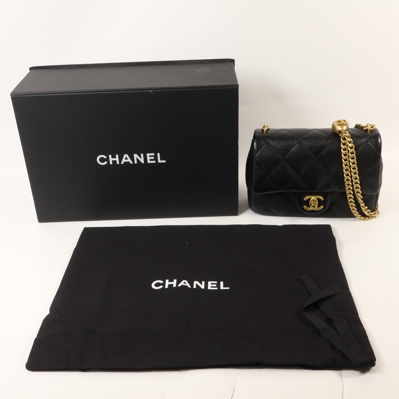 CHANEL 牛皮皮革Mini Flap Bag With Heart鏈帶肩背袋