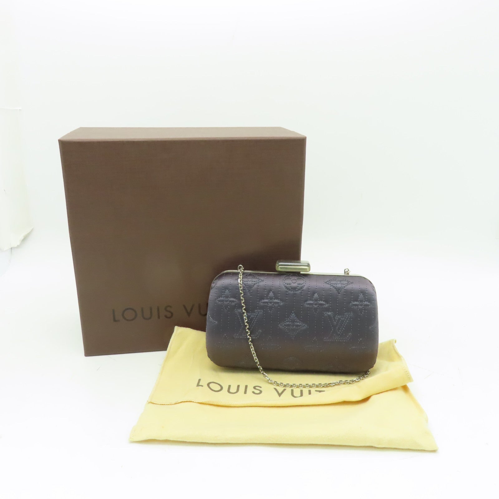 LOUIS VUITTON 【激減優惠】Monogram Satin Motard Minaudiere銀扣鏈帶肩背袋鉻色