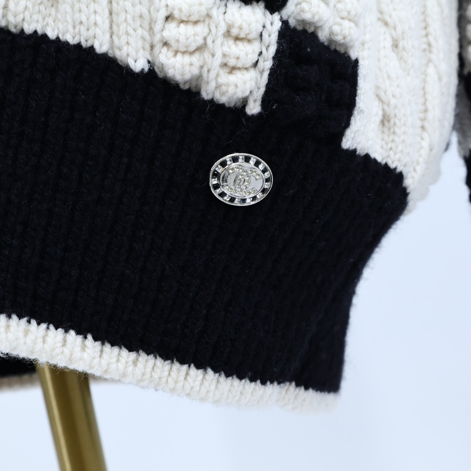 CHANEL Cashmere/Polyamide Coco button Knit Sweater針織