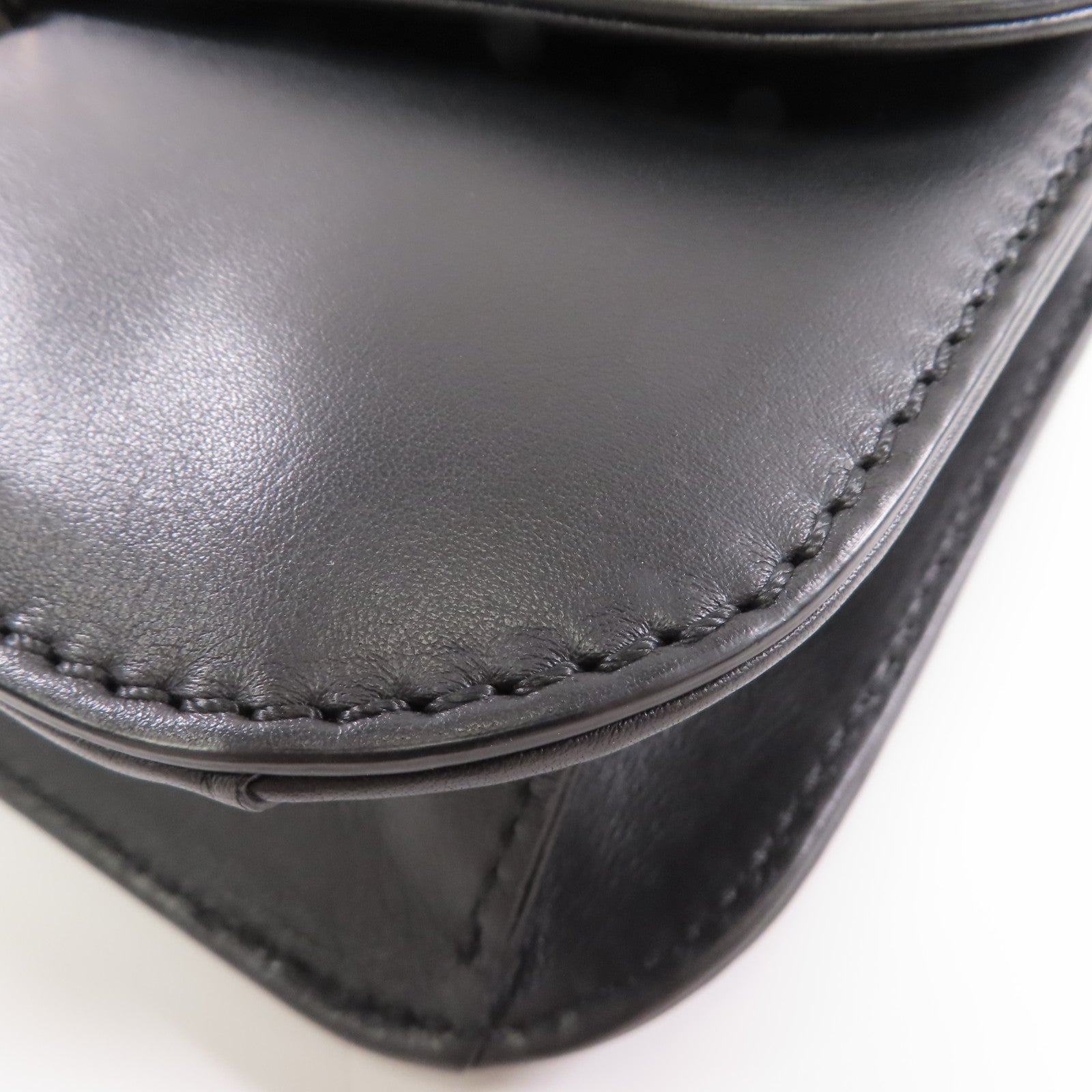 Valentino 牛皮皮革Shoulder Bag金扣肩背袋黑色