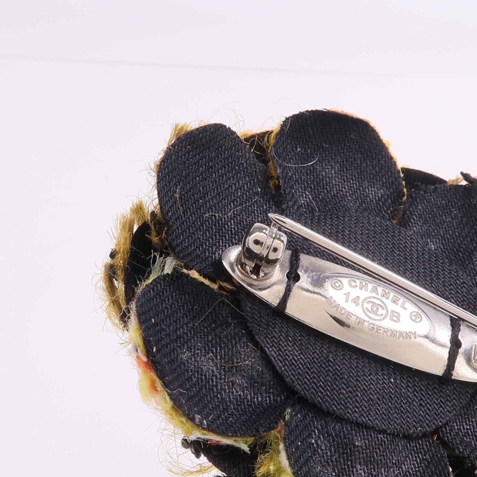 CHANEL 粗花呢Brooch銀扣胸針