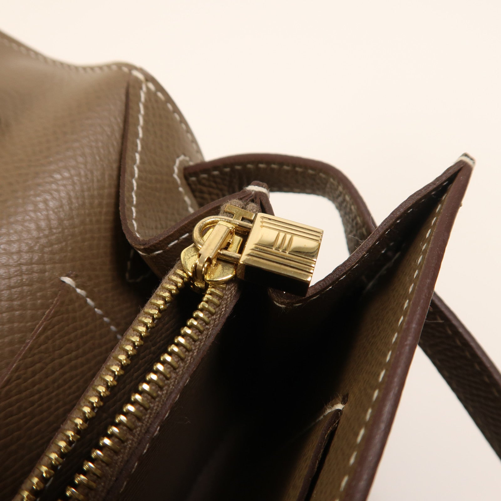 HERMES Epsom皮革Kelly To Go金扣肩背袋Etoupe