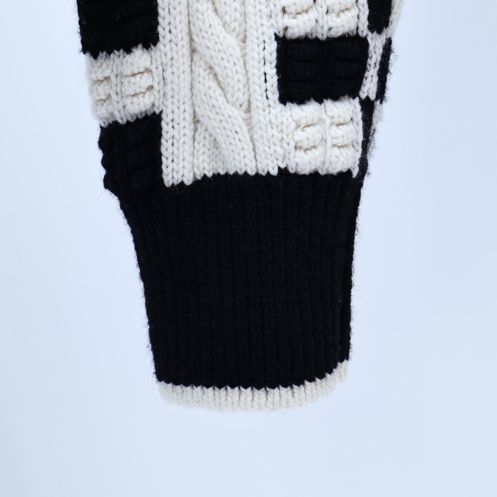 CHANEL Cashmere/Polyamide Coco button Knit Sweater針織