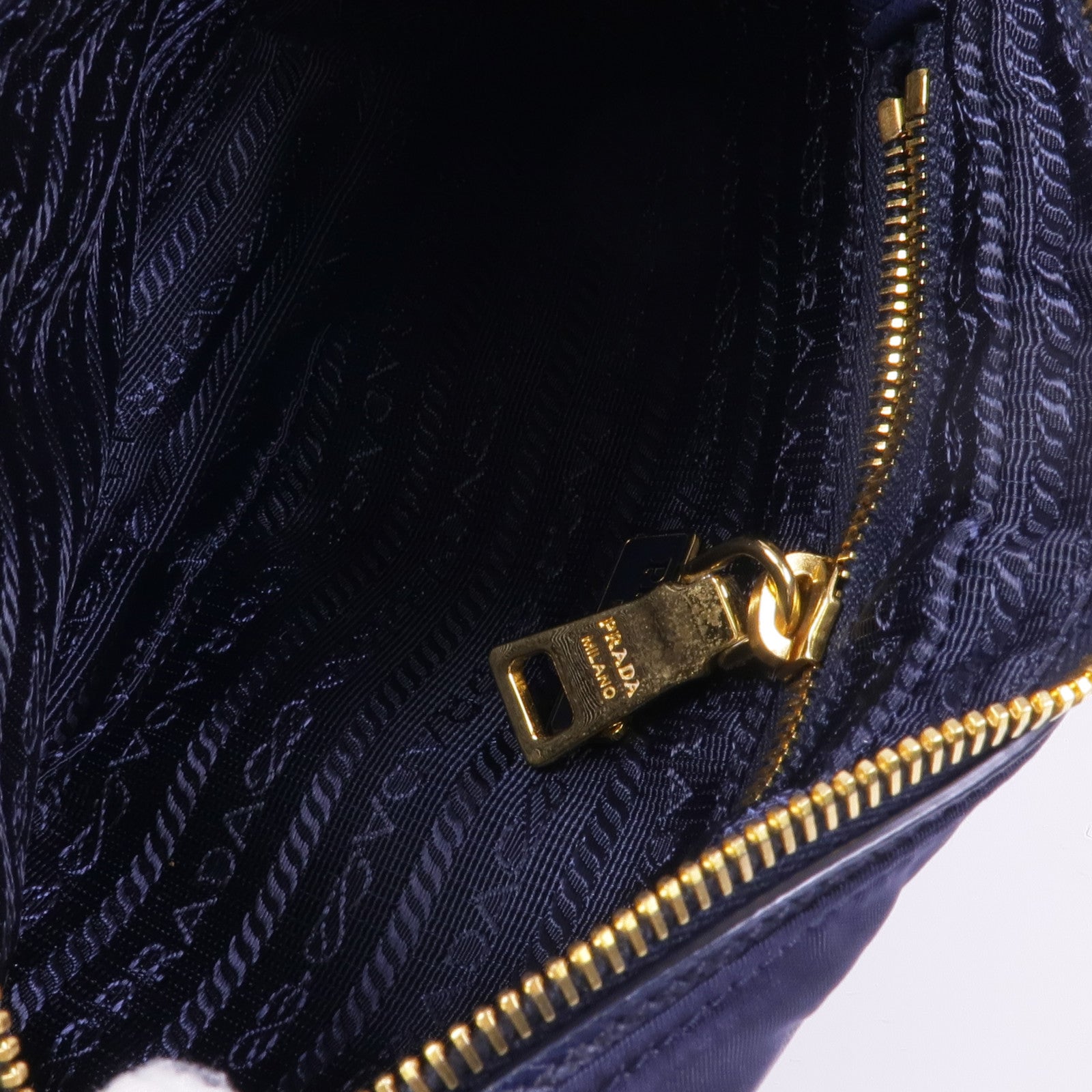 PRADA 尼龍Shoulder Bag金扣肩背袋