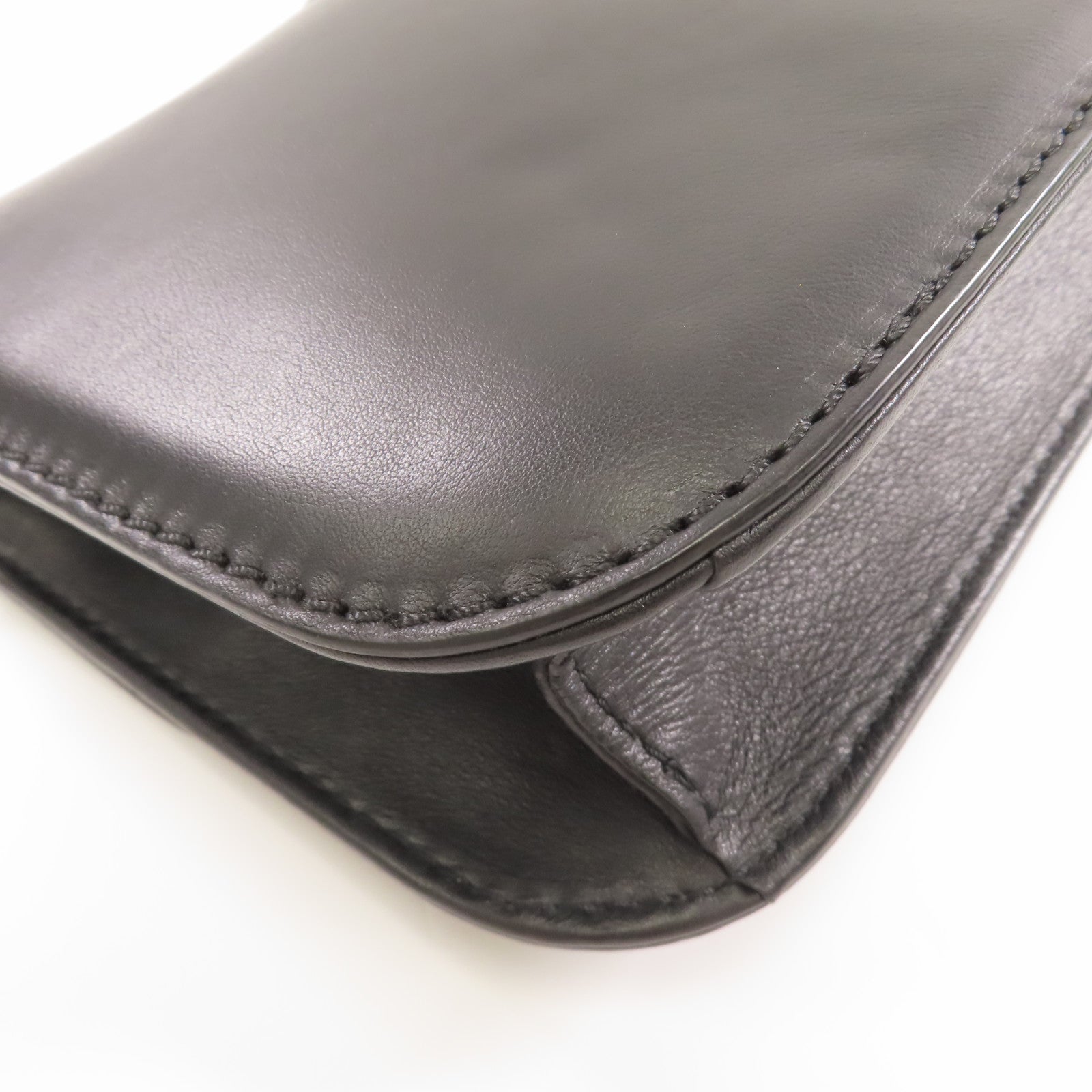 Valentino 牛皮皮革Shoulder Bag金扣肩背袋黑色