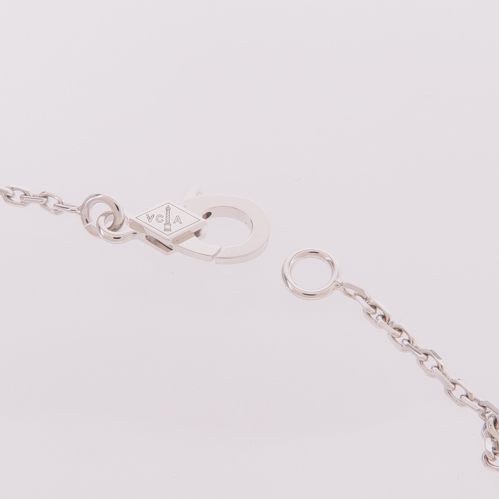 Van Cleef & Arpels 18K白金Vintage Alhambra Diamond Pendant鑽石項鍊