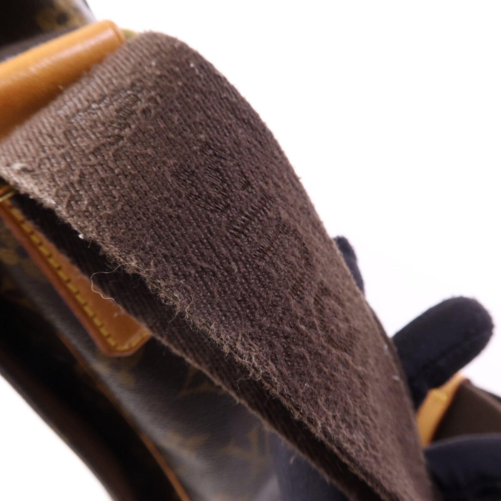 LOUIS VUITTON Monogram Valmy MM Shoulder Bag金扣肩背袋