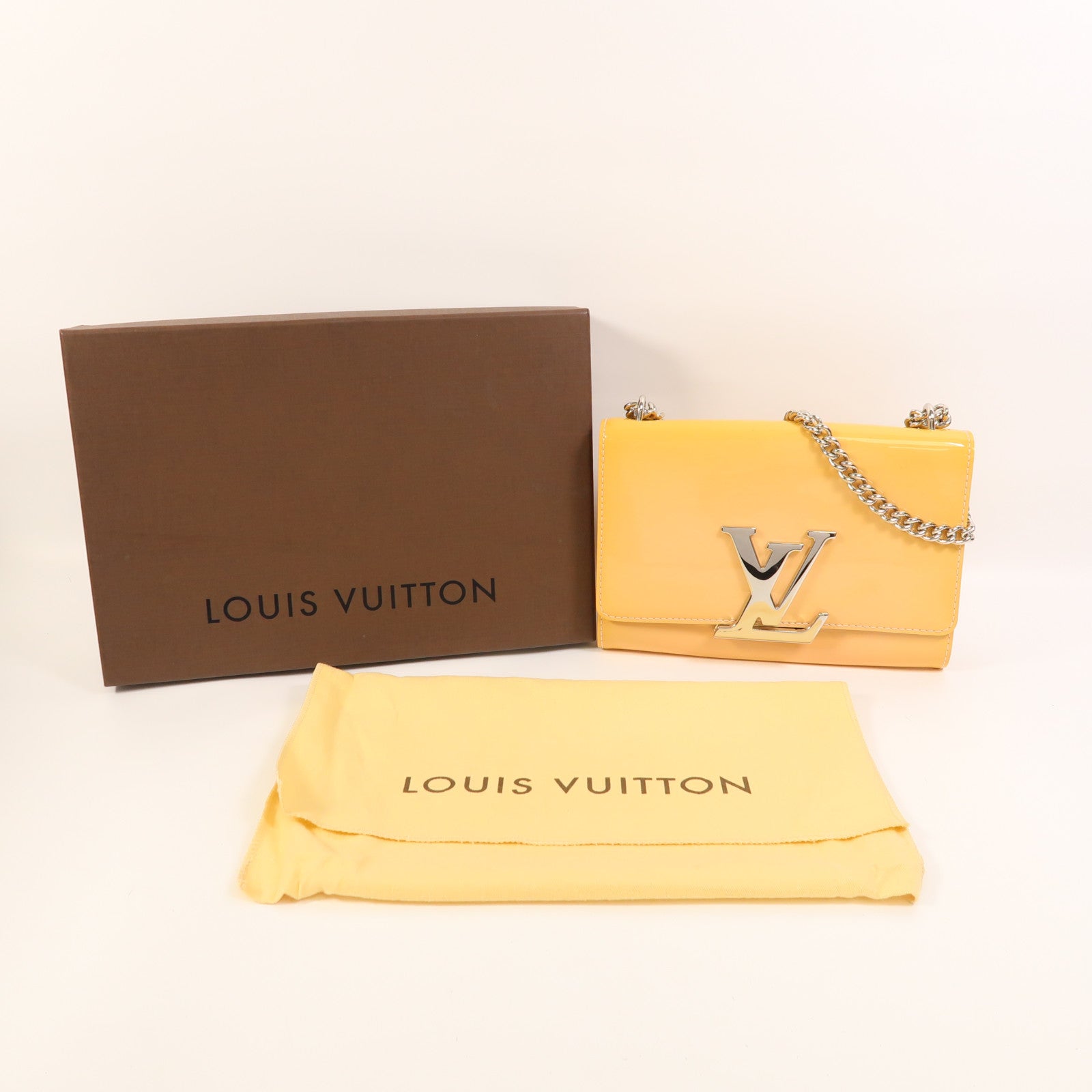 LOUIS VUITTON 漆皮皮革Louise MM 銀扣鏈帶肩背袋