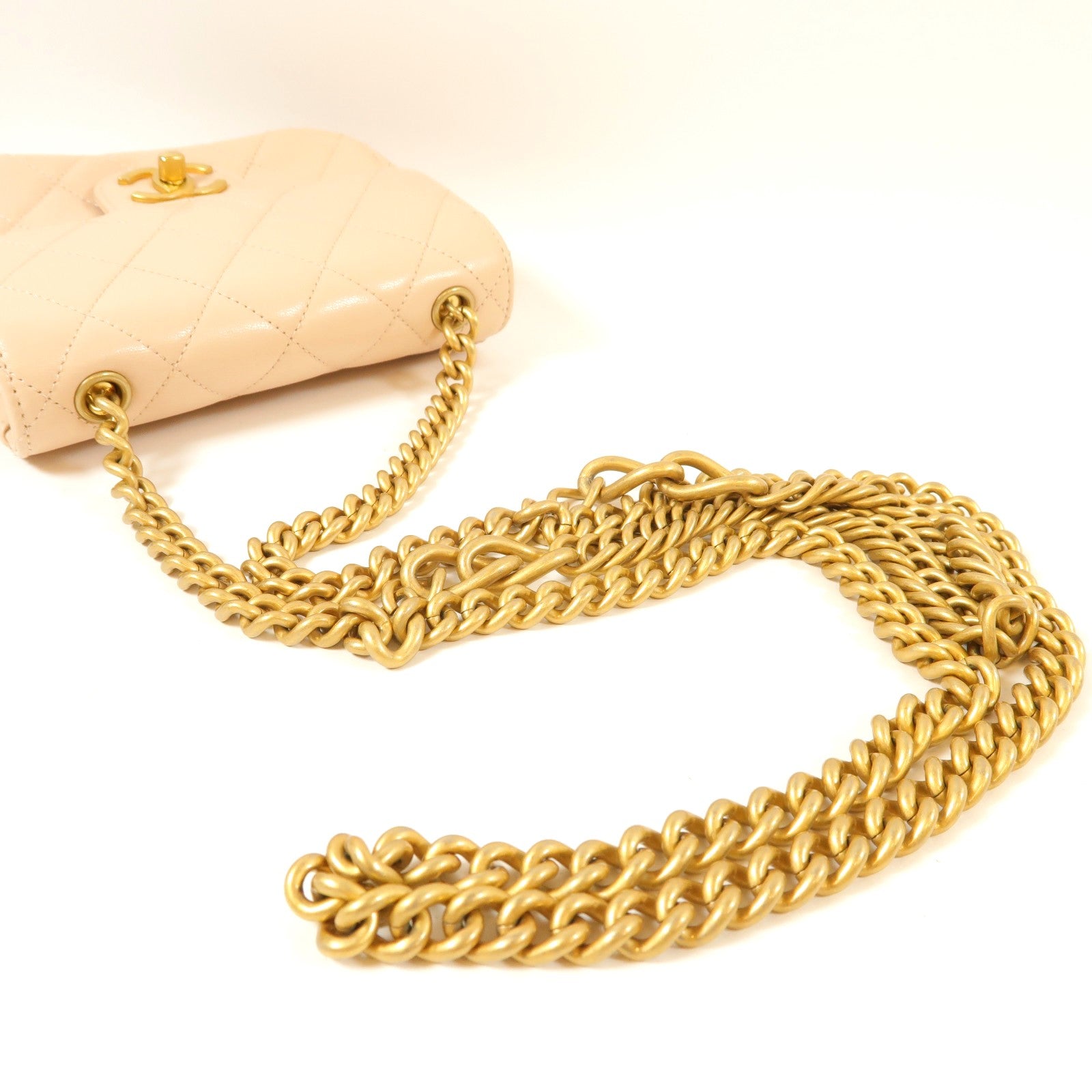 CHANEL 菱格牛皮皮革Mini Flap Bag金扣鏈帶肩背袋粉紅色