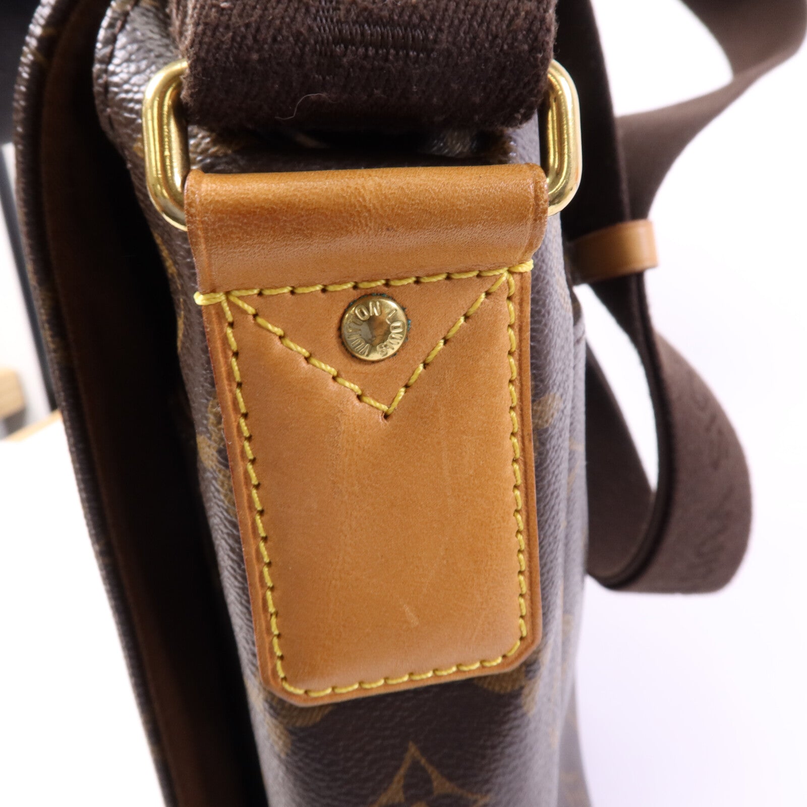 LOUIS VUITTON Monogram Valmy MM Shoulder Bag金扣肩背袋