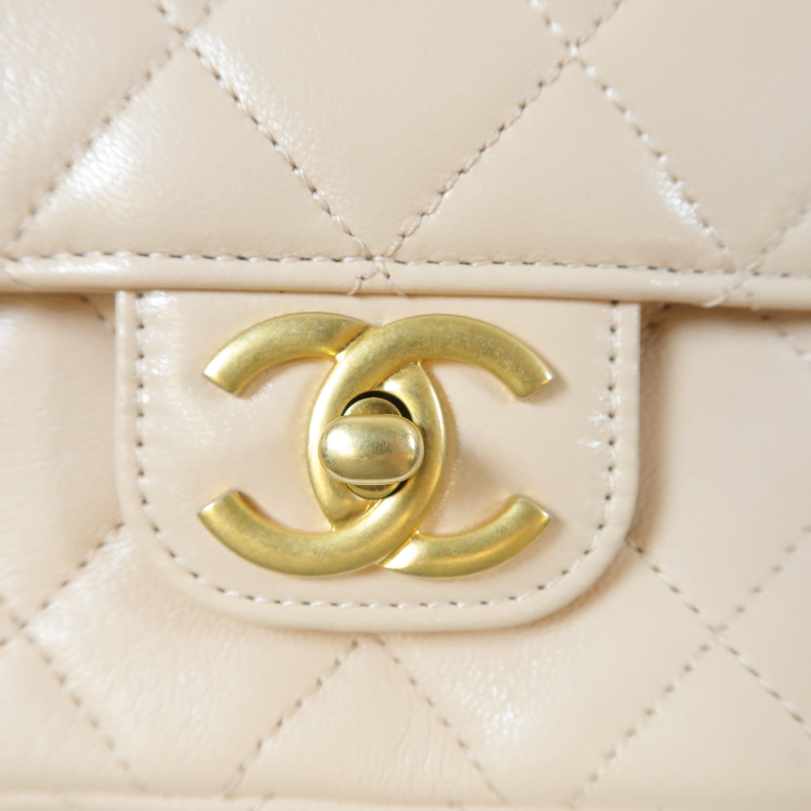 CHANEL 菱格牛皮皮革Mini Flap Bag金扣鏈帶肩背袋粉紅色