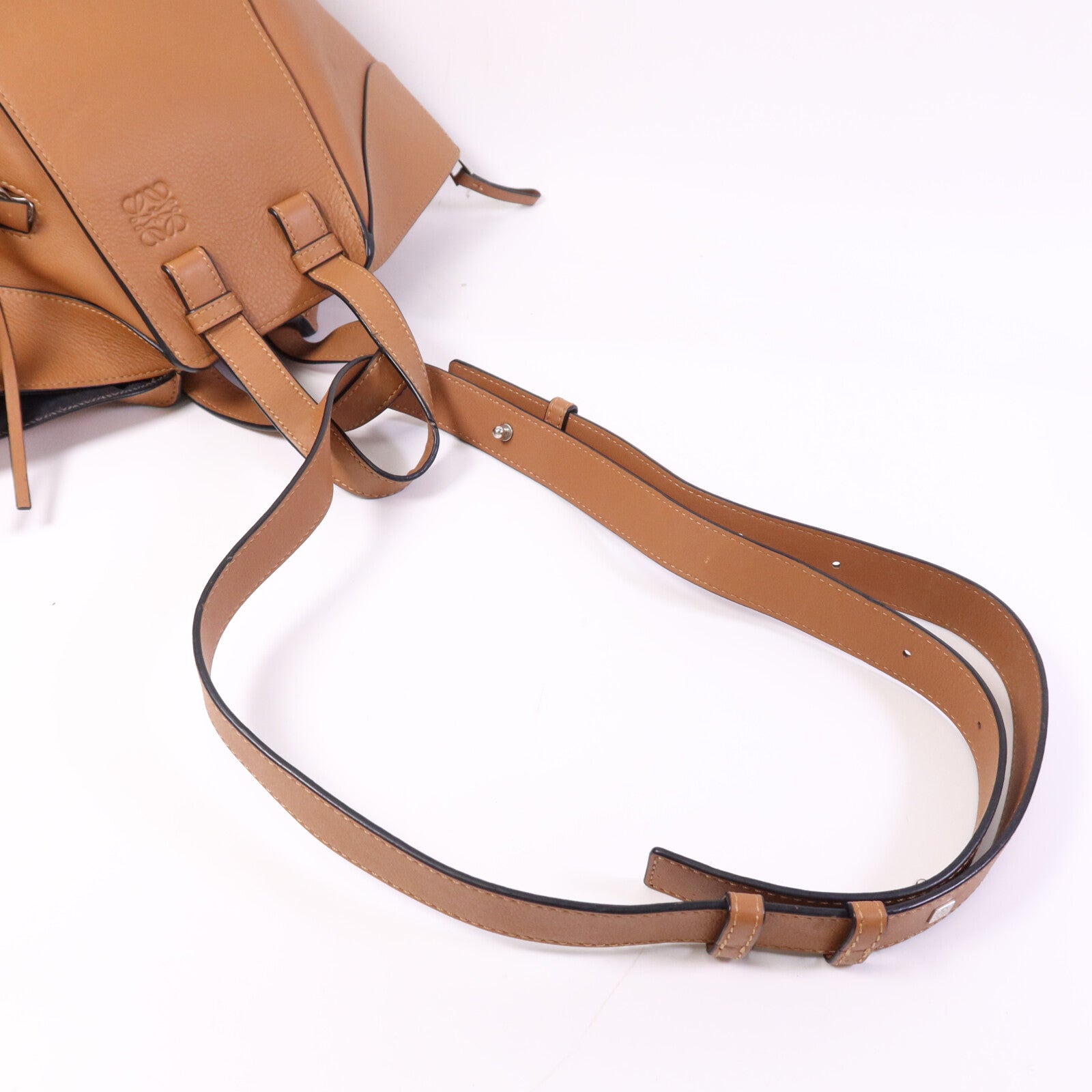 LOEWE 牛皮皮革Hammock銀扣肩背袋