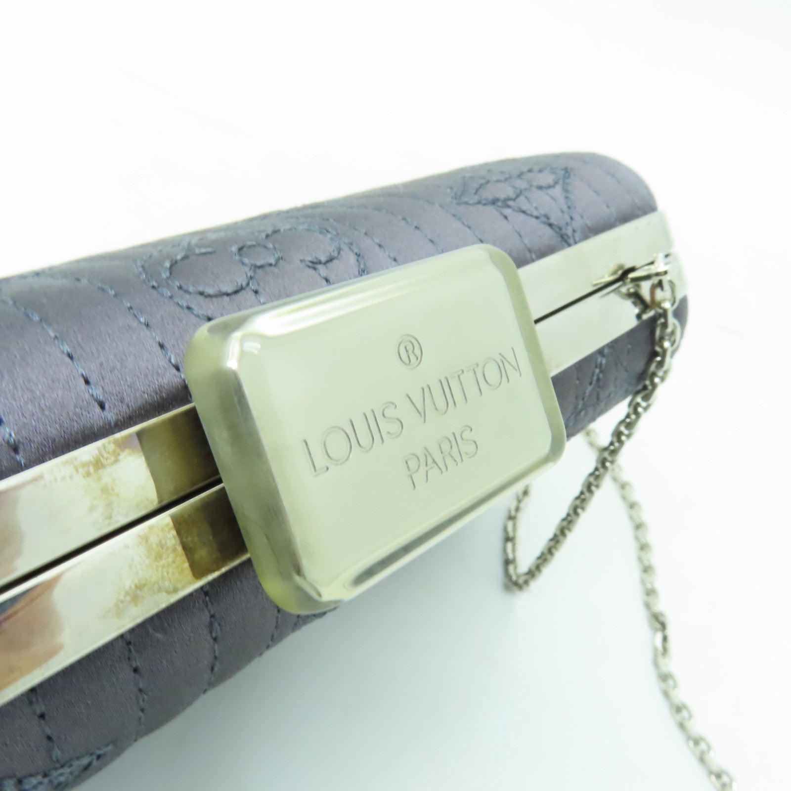 LOUIS VUITTON 【激減優惠】Monogram Satin Motard Minaudiere銀扣鏈帶肩背袋鉻色
