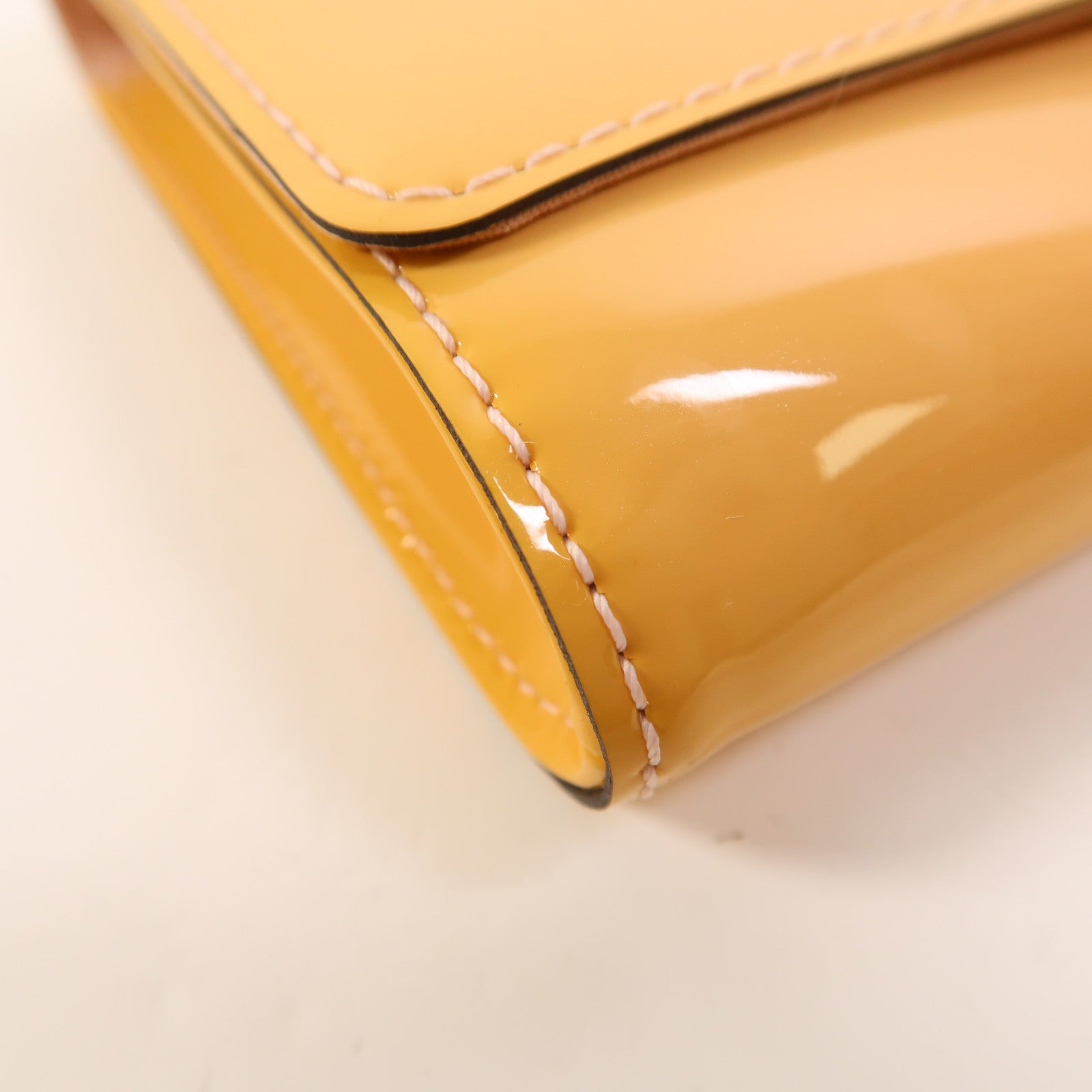 LOUIS VUITTON 漆皮皮革Louise MM 銀扣鏈帶肩背袋