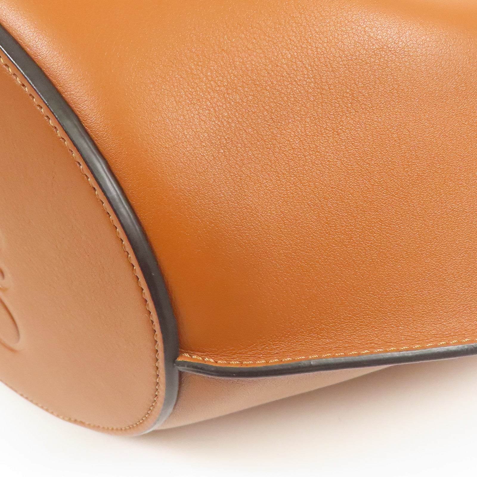 LOEWE 牛皮皮革Shell Tote肩背袋/手挽袋