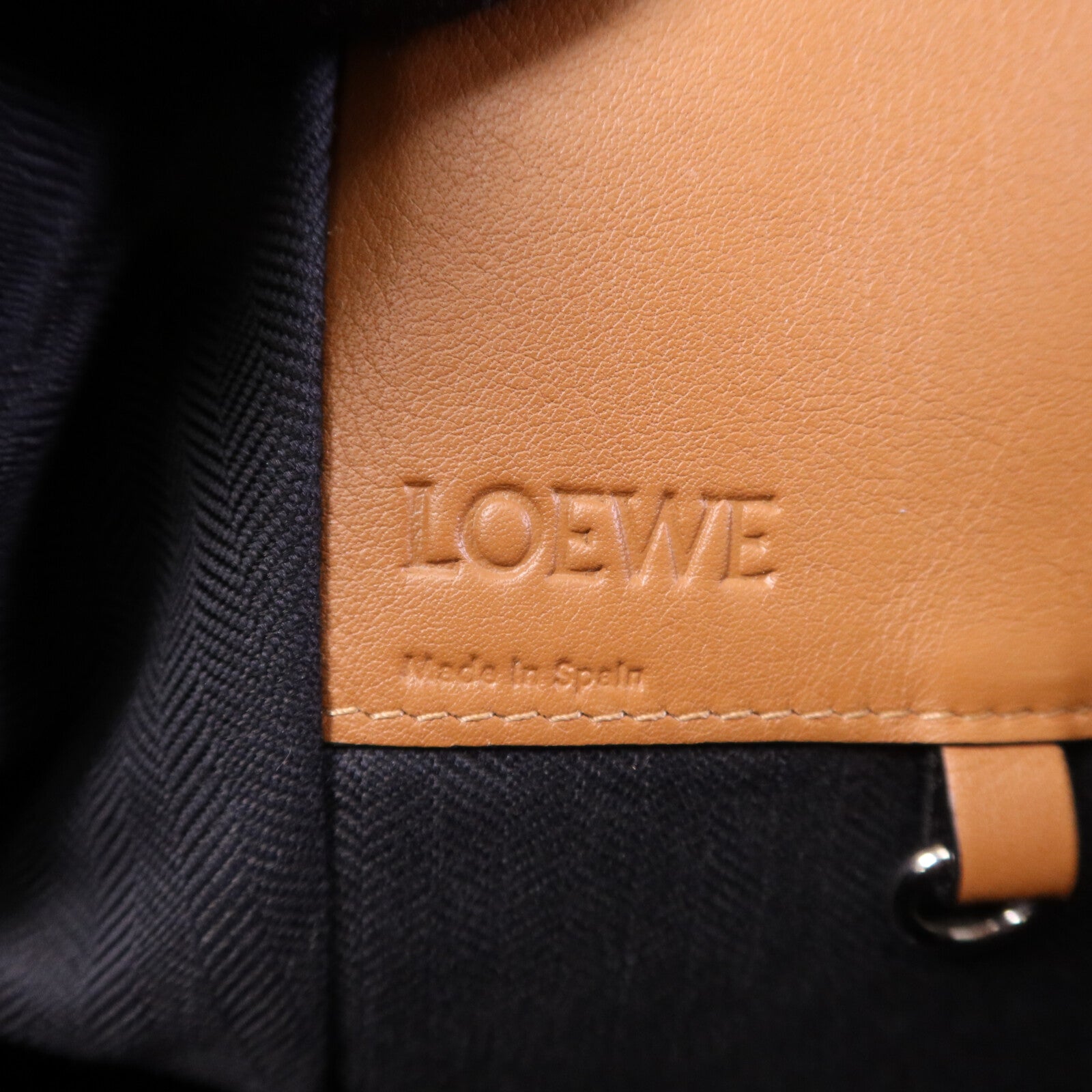LOEWE 牛皮皮革Hammock銀扣肩背袋