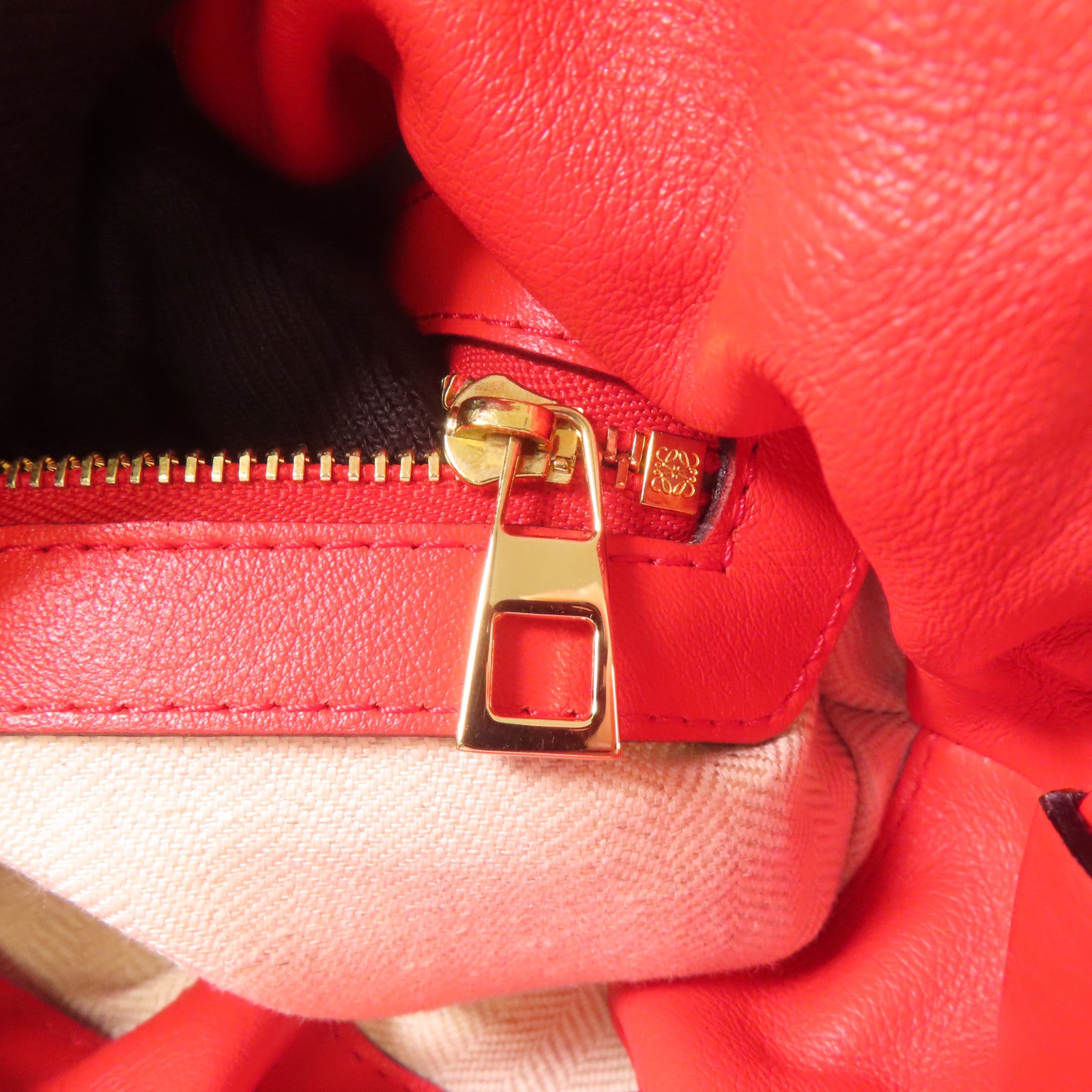 LOEWE 皮革Flamenco Knot Bag金扣肩背袋紅色