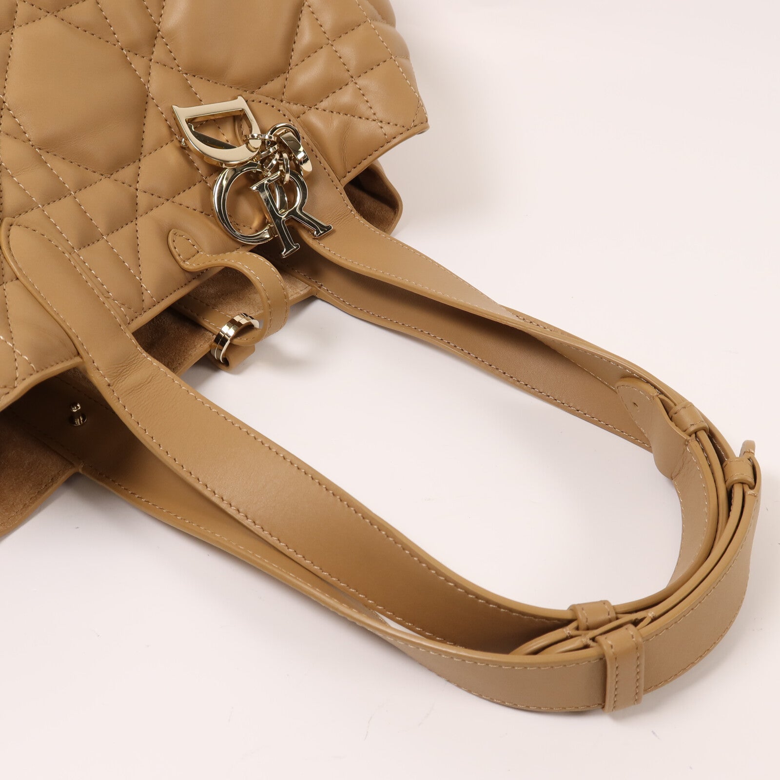 Dior 牛皮皮革Medium Toujours金扣手挽袋