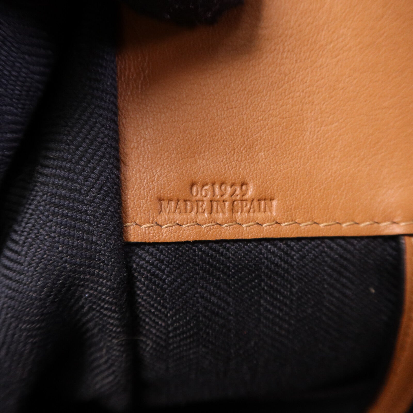 LOEWE 牛皮皮革Hammock銀扣肩背袋