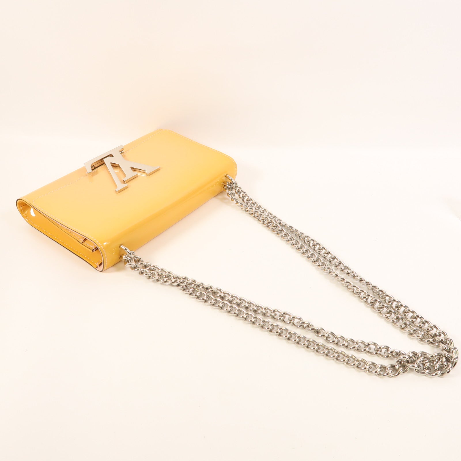 LOUIS VUITTON 漆皮皮革Louise MM 銀扣鏈帶肩背袋