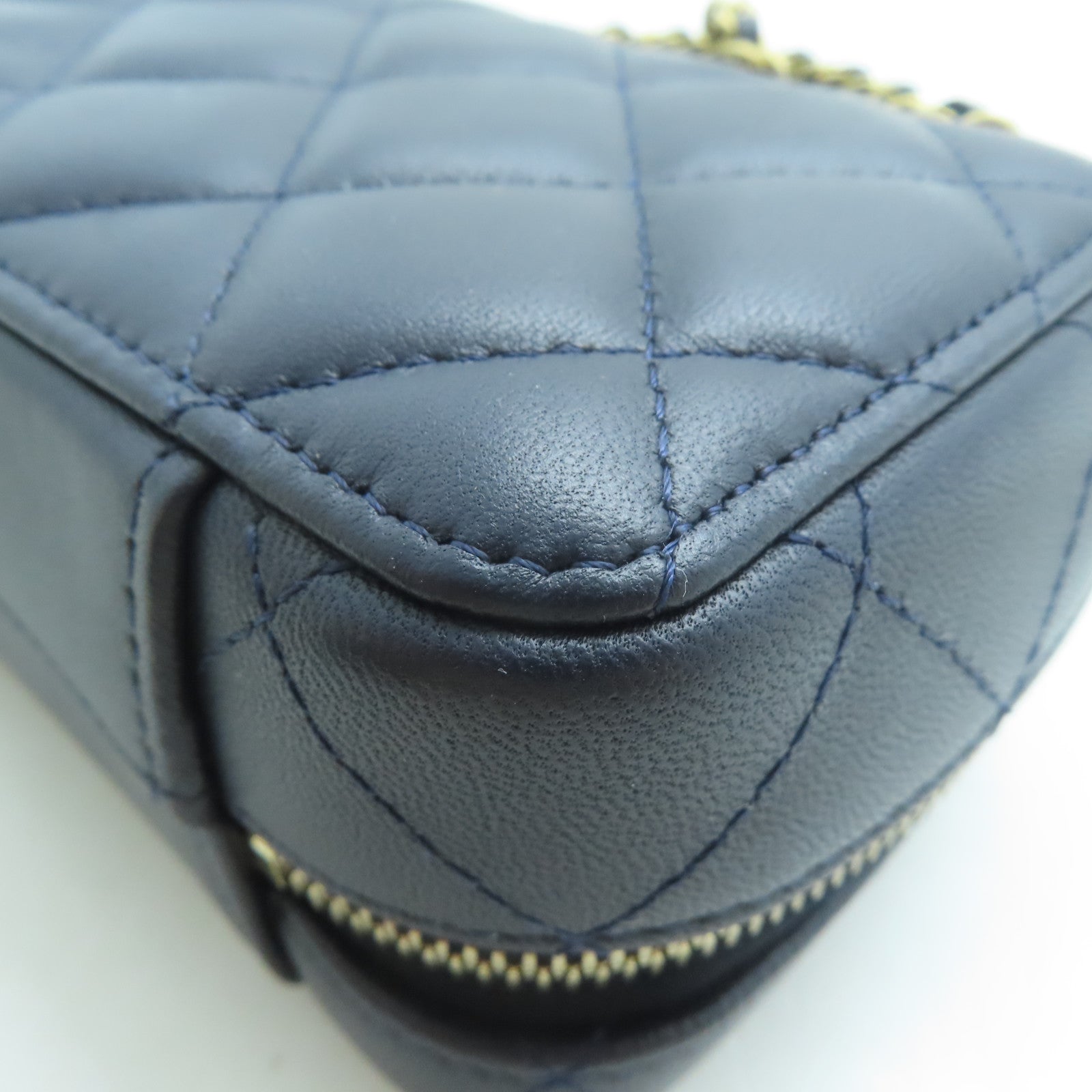 CHANEL 菱格羊皮皮革Vanity with Chain Bag金扣鏈帶肩背袋深藍色
