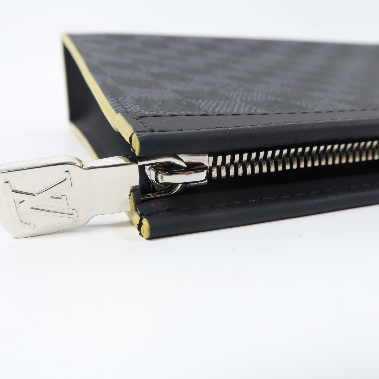 LOUIS VUITTON Damier Graphite Pochette Voyage銀扣手拿包黑色