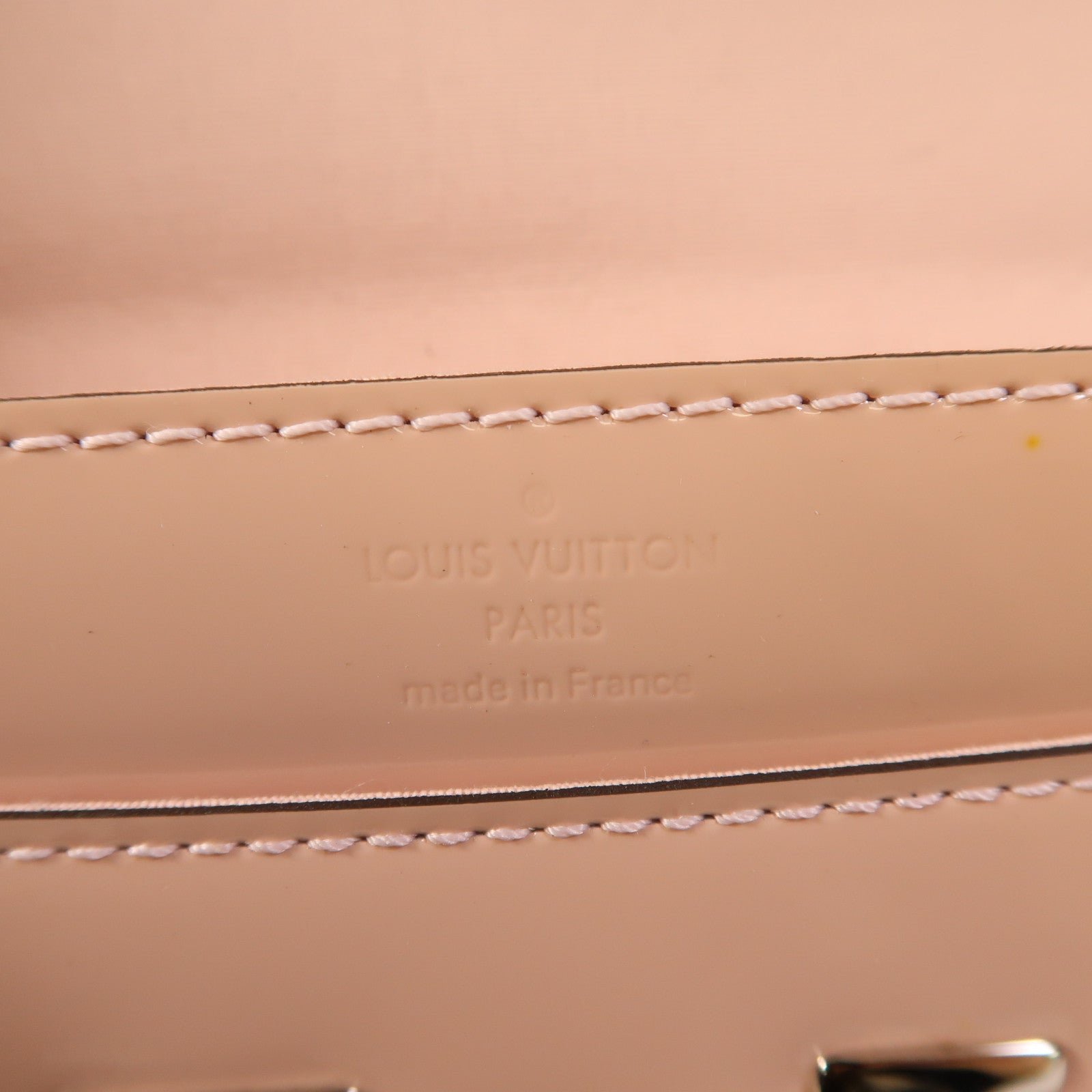 LOUIS VUITTON 漆皮皮革Louise MM 銀扣鏈帶肩背袋