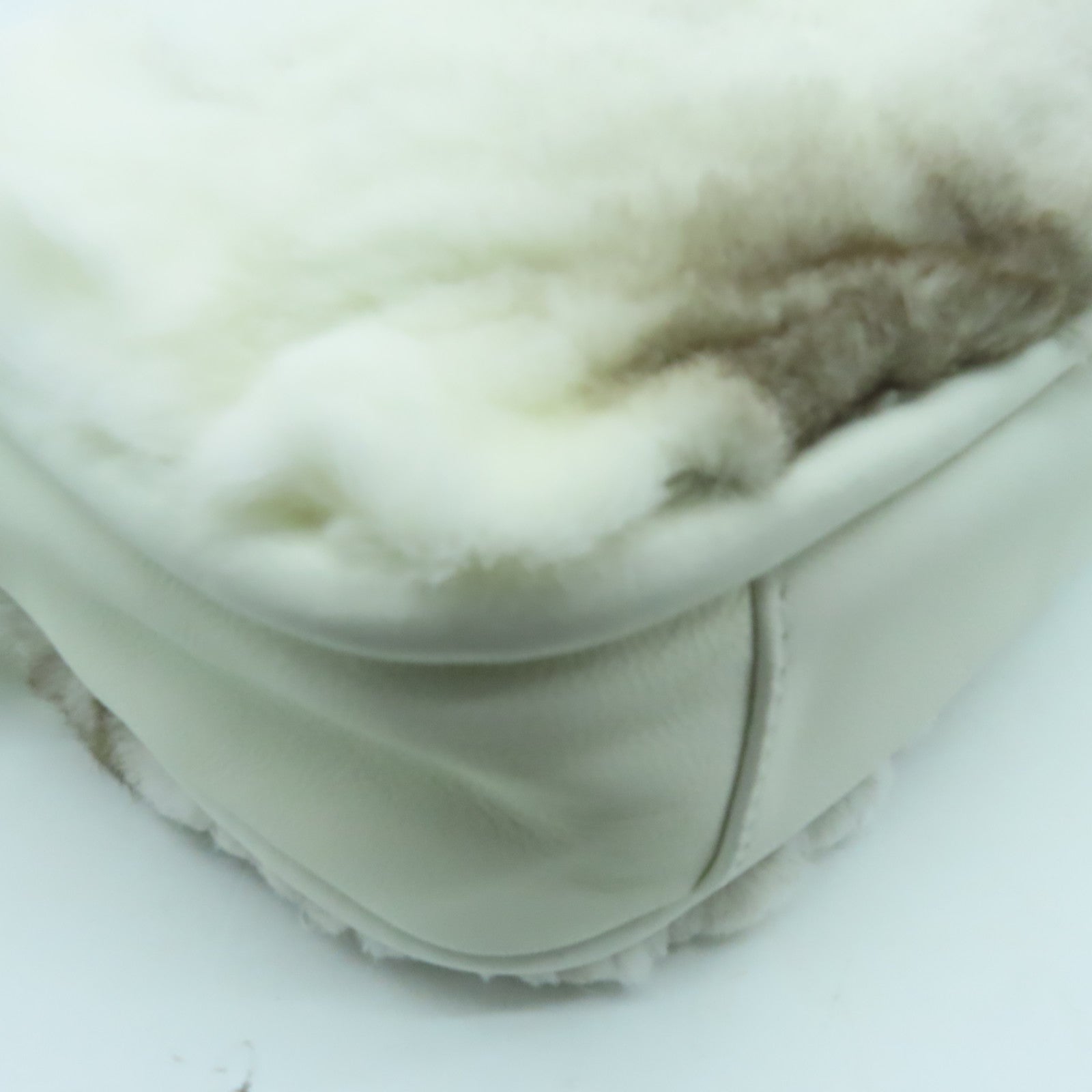 CHANEL 【激減優惠】兔毛Chain Shoulder銀扣鏈帶肩背袋白色