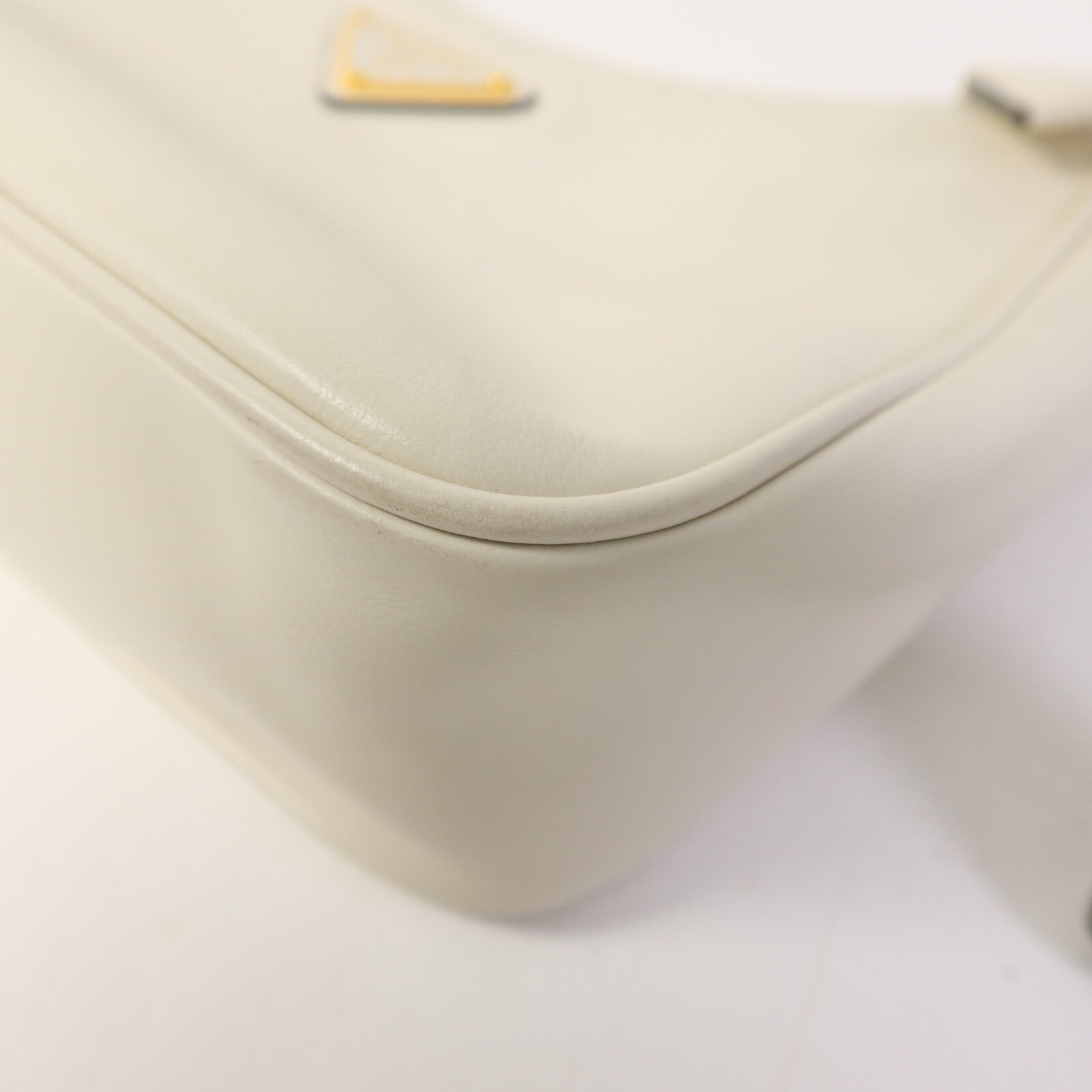 PRADA 牛皮皮革Re-Edition 2005金扣手挽肩背兩用袋