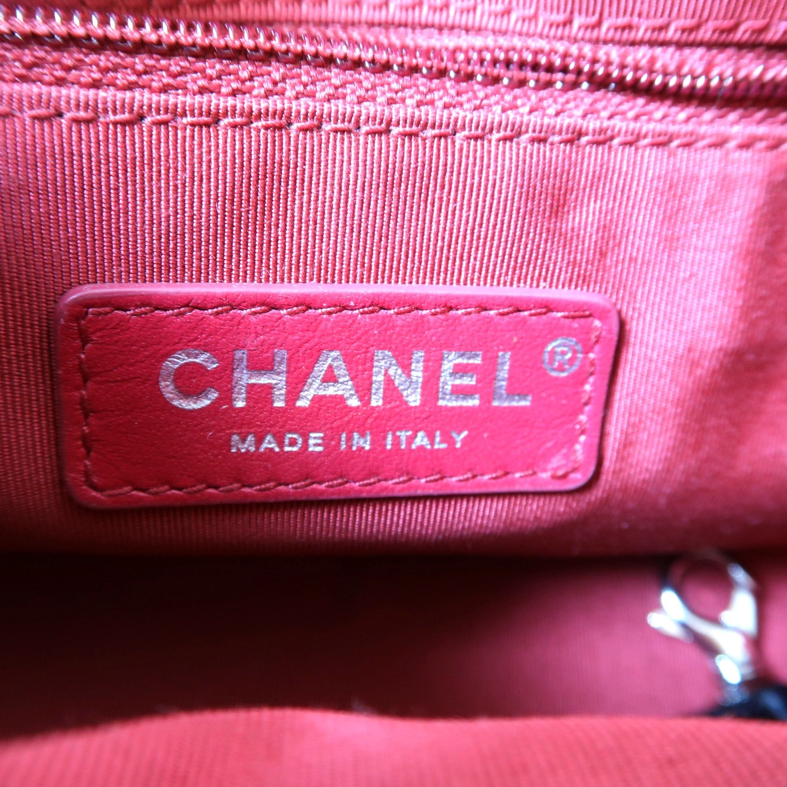 CHANEL 【激減優惠】菱格牛皮皮革Gabrielle Small鏈帶肩背袋米色/黑色