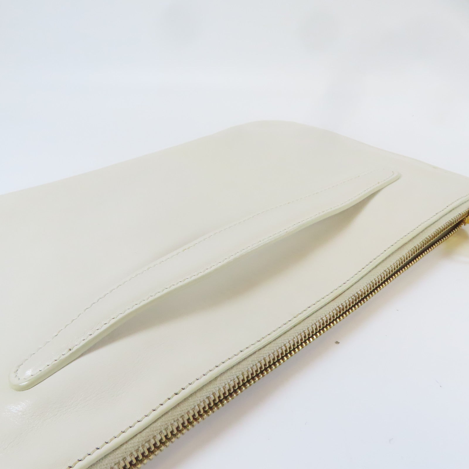 Miu Miu 【激減優惠】牛皮皮革Clutch Pouch With Handle金扣手拿包白色