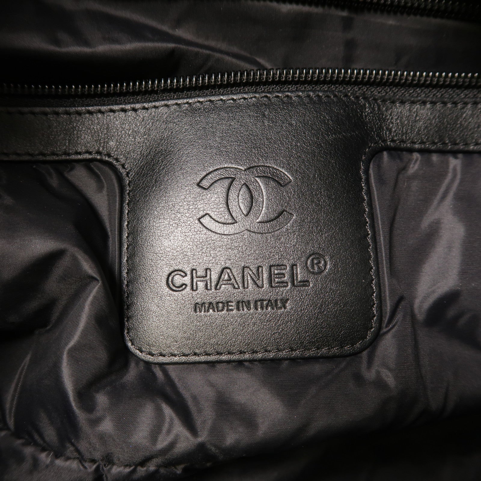 CHANEL 尼龍CoCo Cocoon銀扣肩背袋