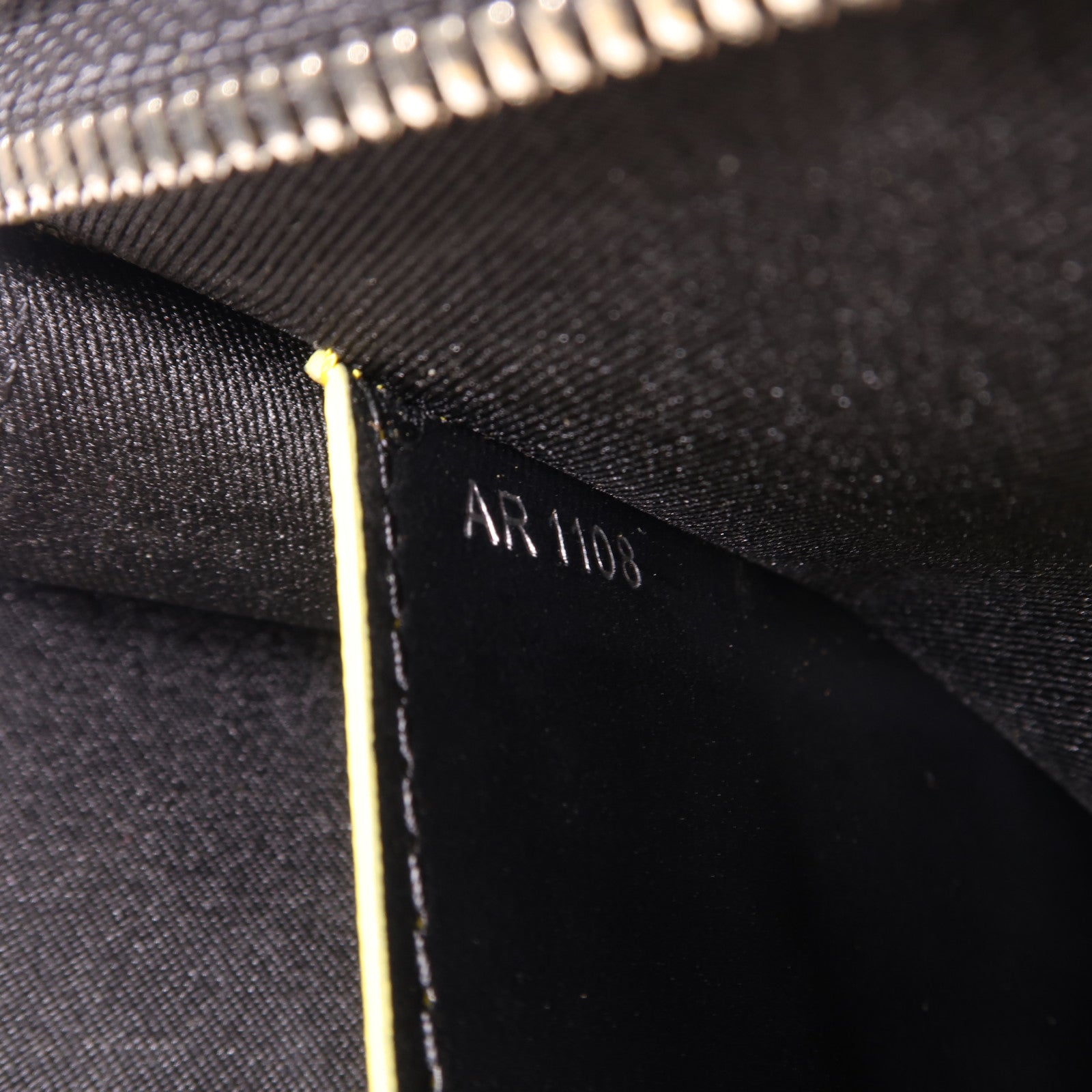 LOUIS VUITTON Damier Graphite Pochette Voyage銀扣手拿包黑色
