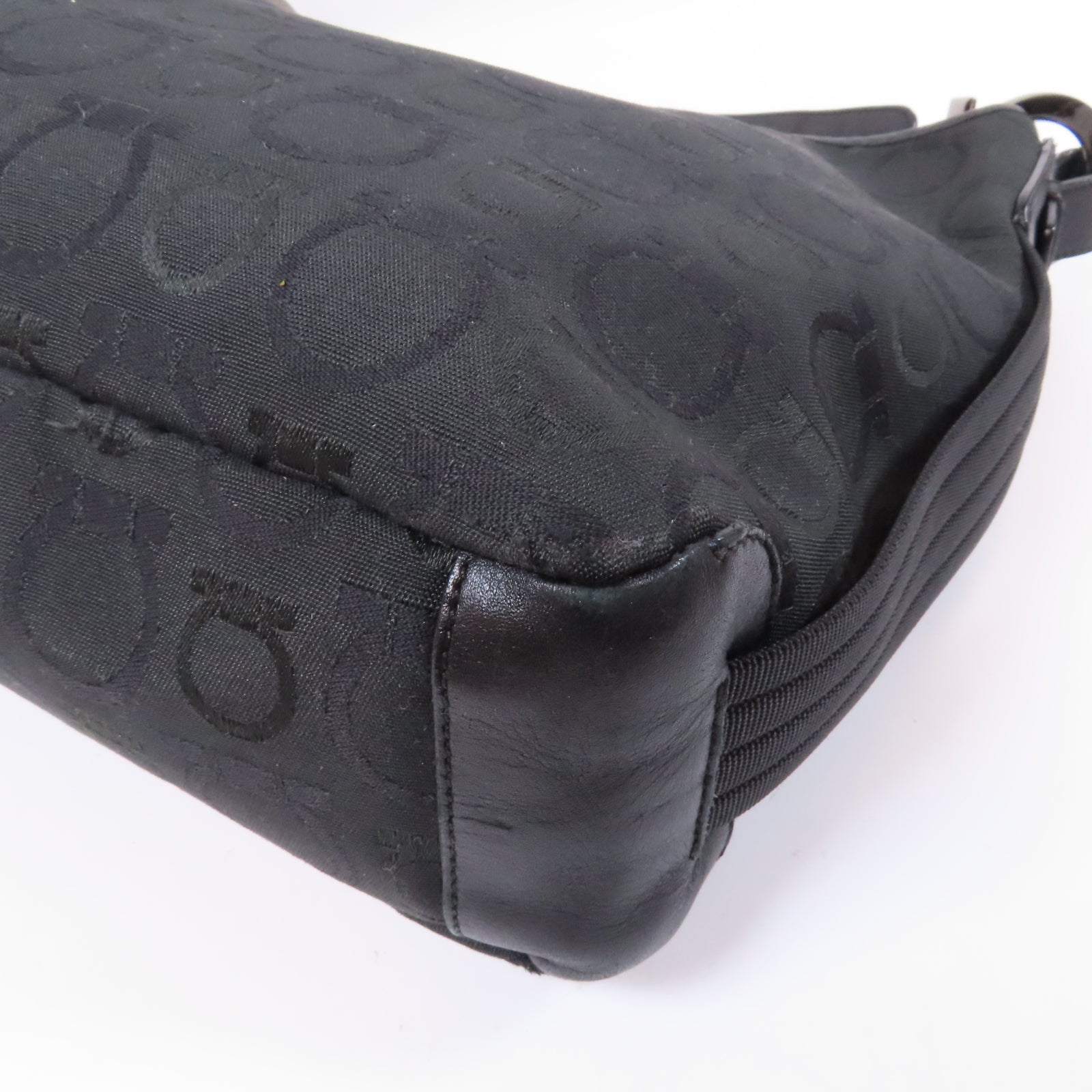 Salvatore Ferragamo 帆布Shoulder Bag銀扣肩背袋黑色
