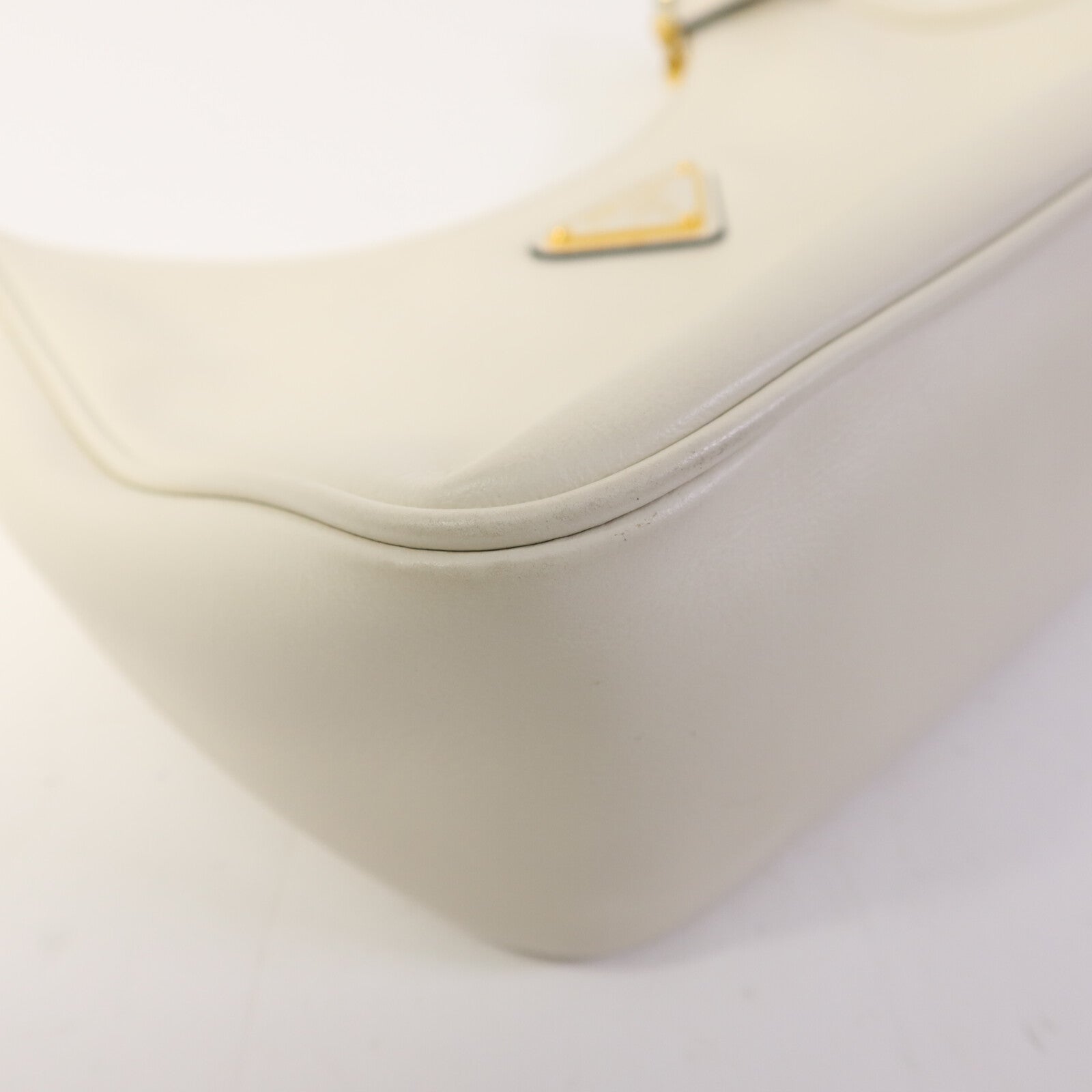 PRADA 牛皮皮革Re-Edition 2005金扣手挽肩背兩用袋