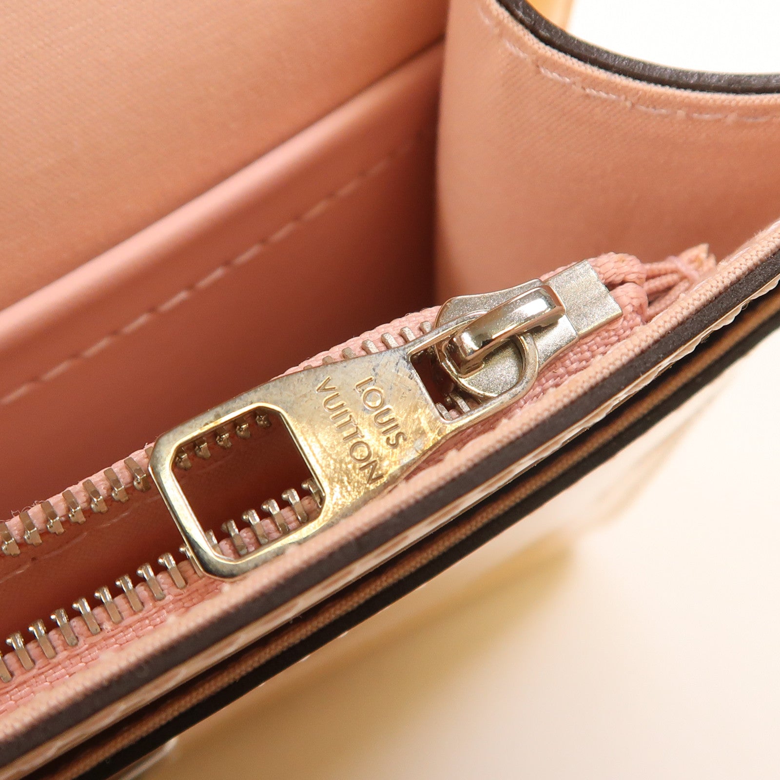 LOUIS VUITTON 漆皮皮革Louise MM 銀扣鏈帶肩背袋