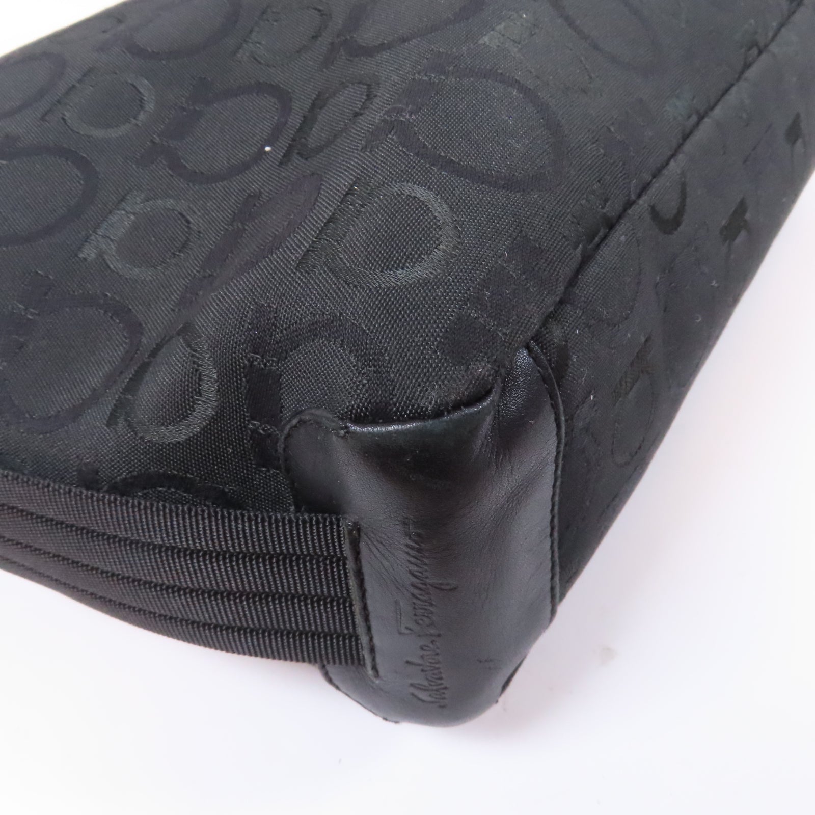 Salvatore Ferragamo 帆布Shoulder Bag銀扣肩背袋黑色