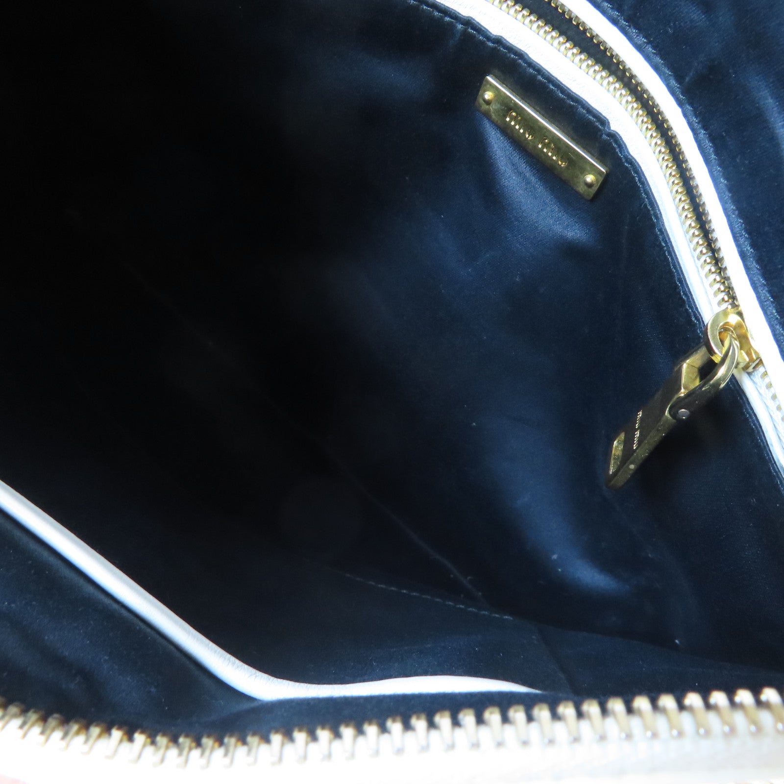 Miu Miu 【激減優惠】牛皮皮革Clutch Pouch With Handle金扣手拿包白色